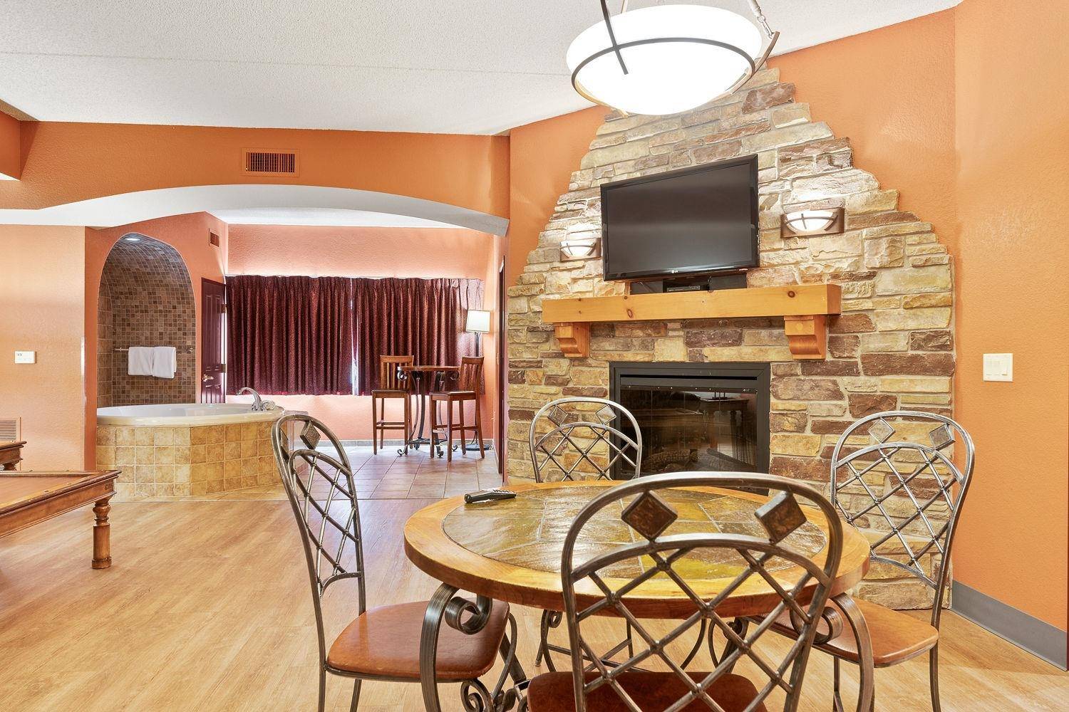 Wisconsin Dells, WI 53965-0000,2411 River Road #2318