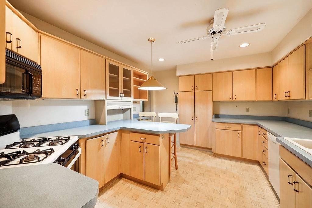 Stoughton, WI 53589,1421 Lincoln Avenue