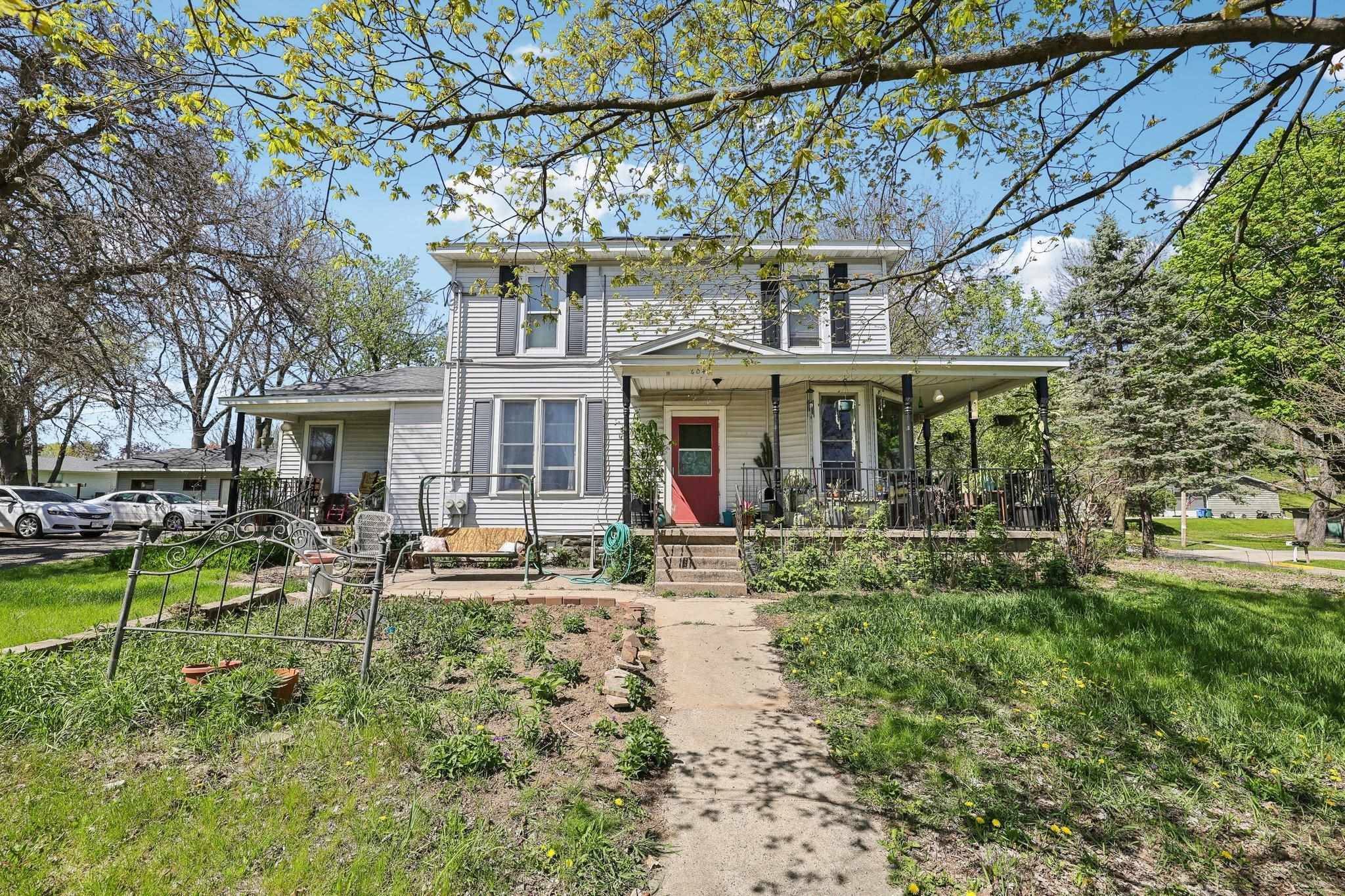 Baraboo, WI 53913,604 9th Avenue