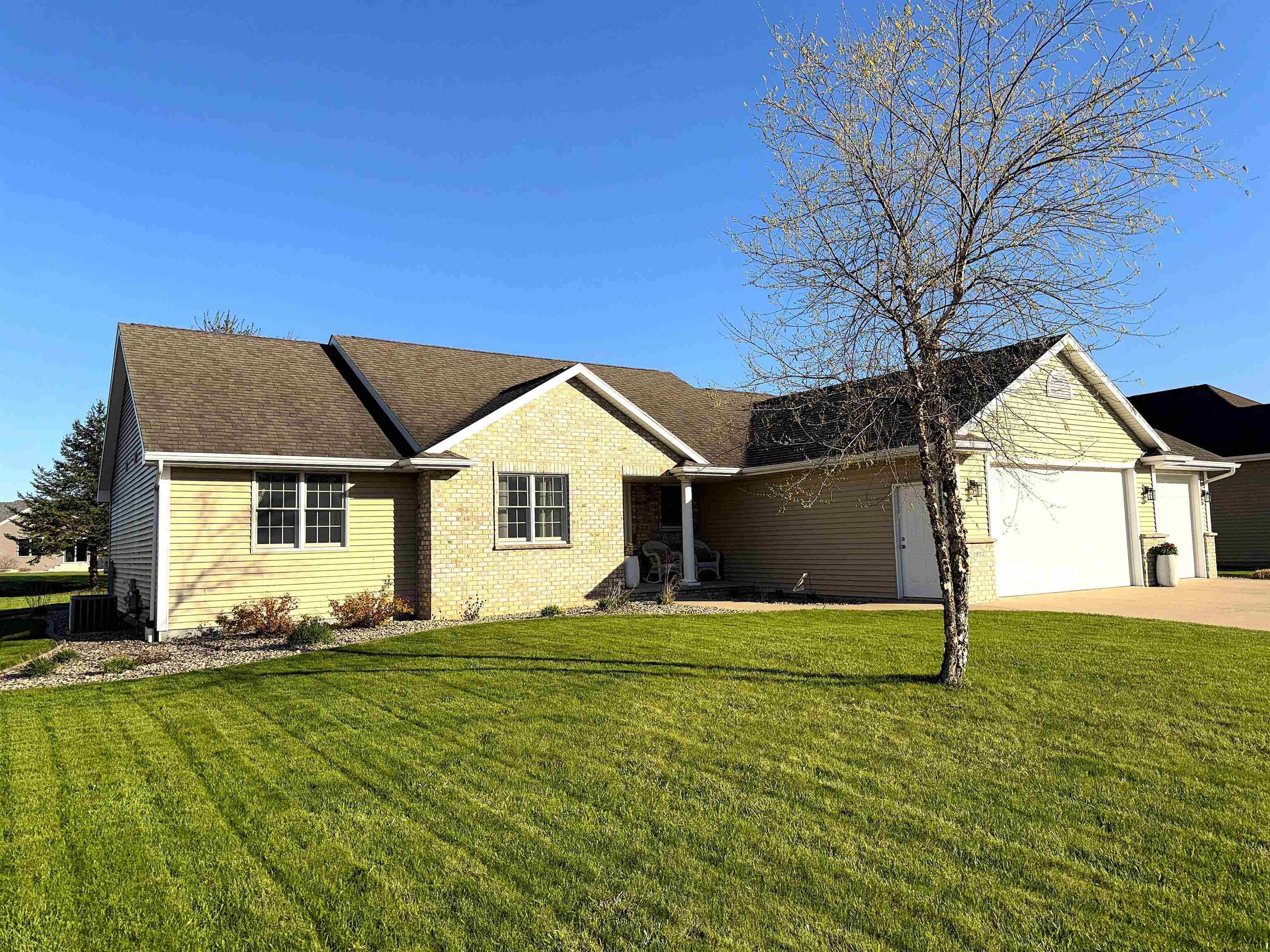 Neenah, WI 54956,1923 Creek Side Drive