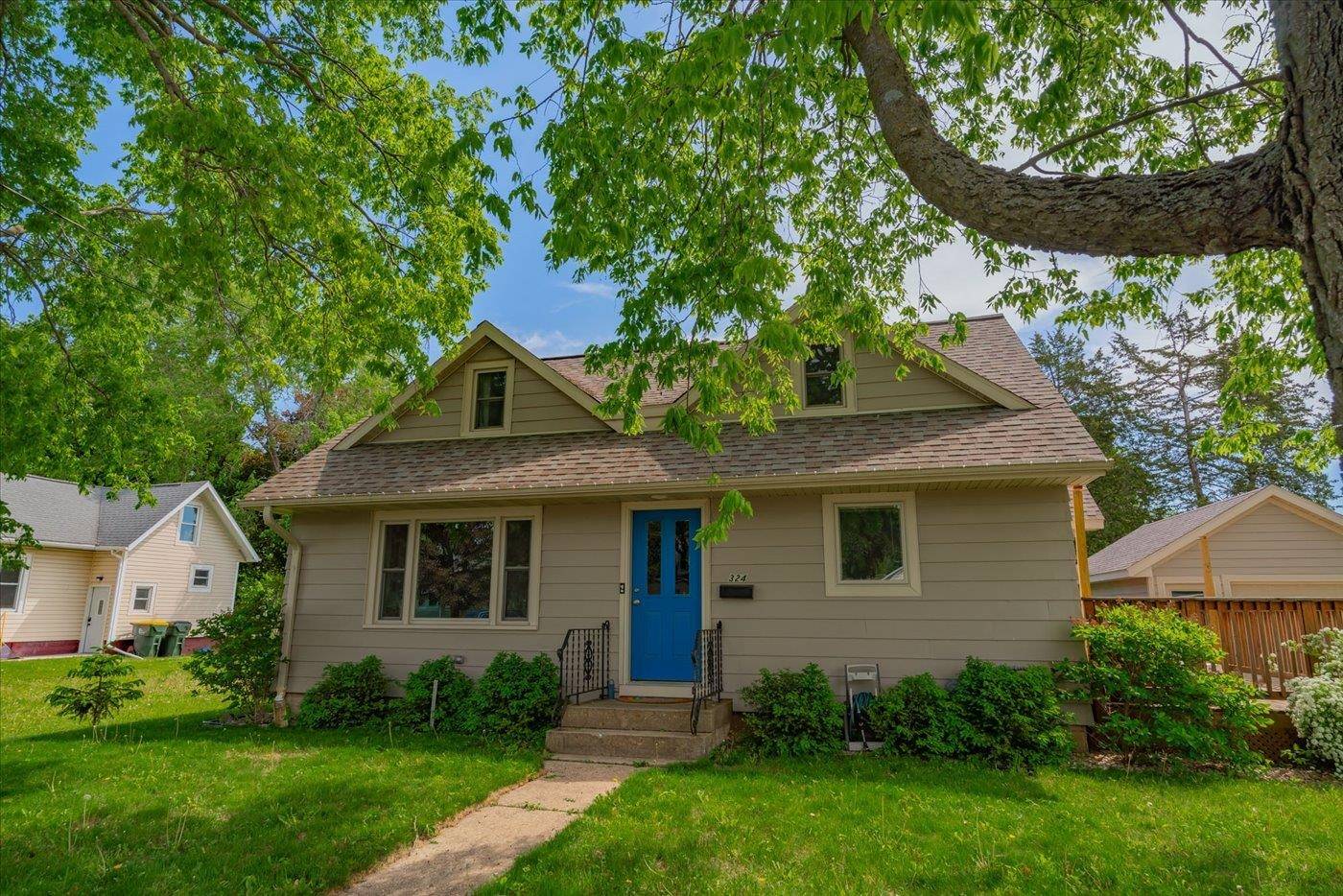 Prairie Du Sac, WI 53578,324 7TH Street
