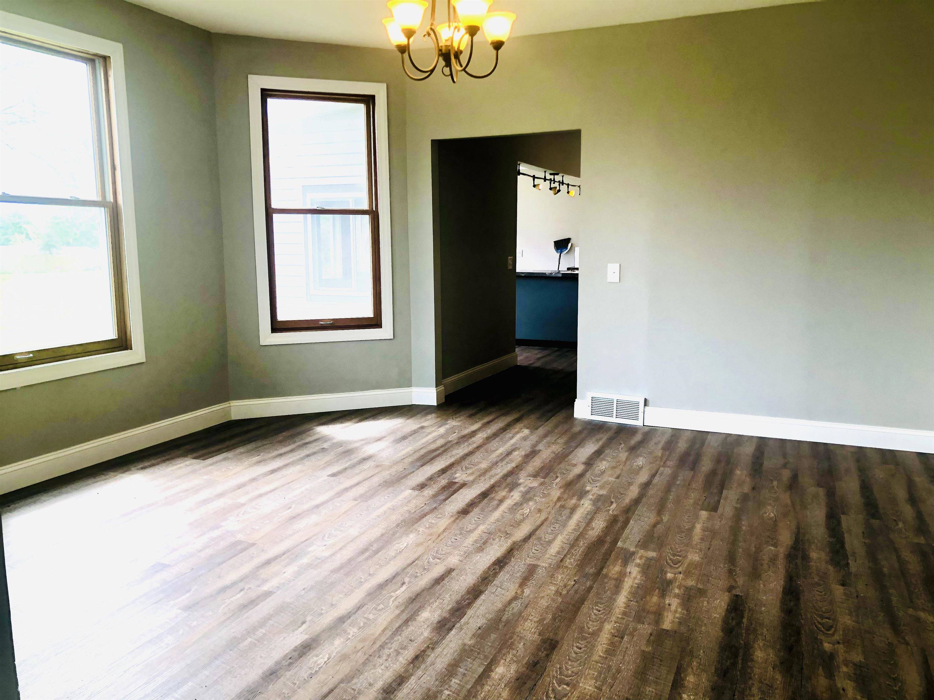 Dodgeville, WI 53533,325 W Clarence Street