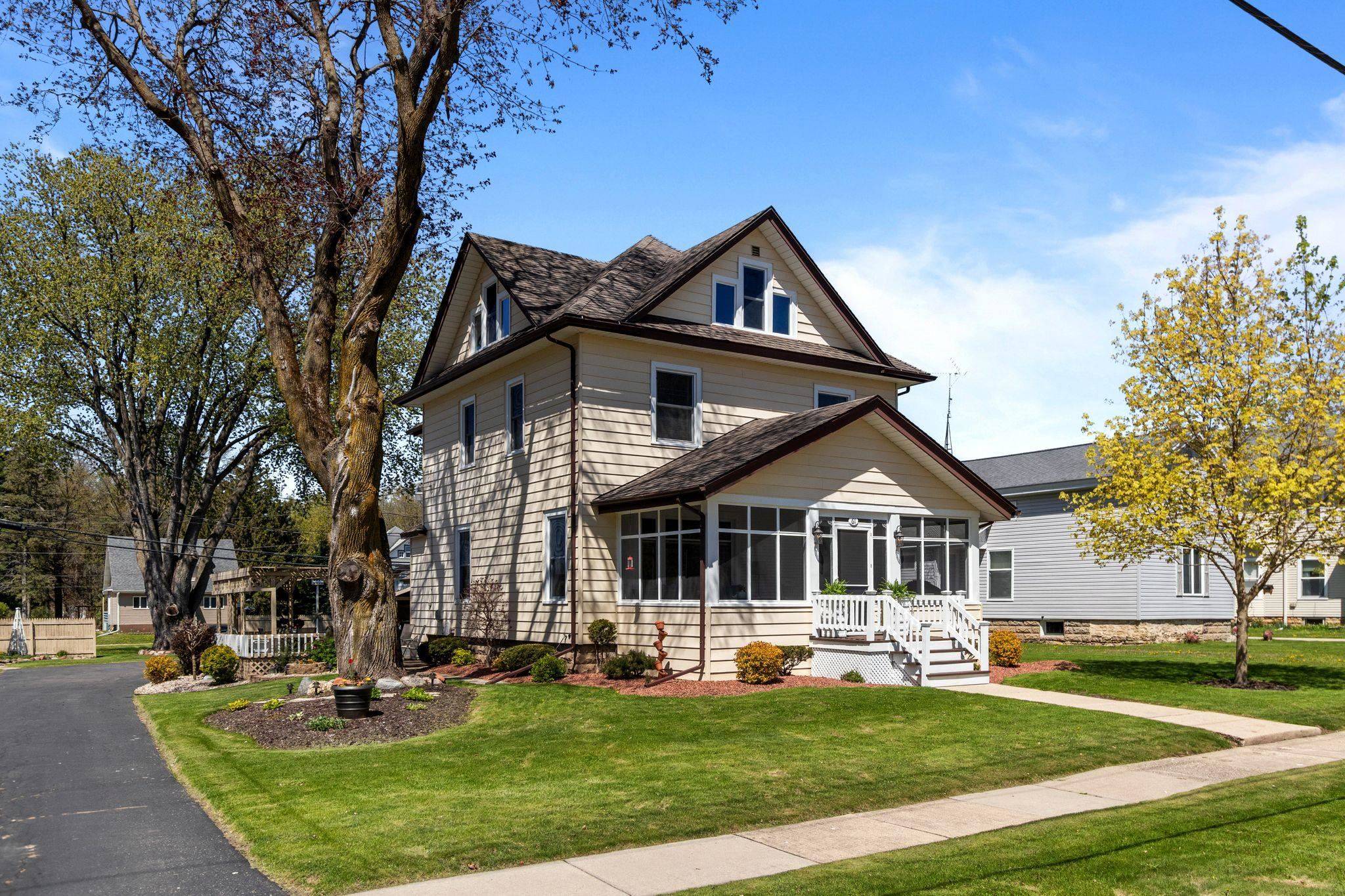 Markesan, WI 53946,61 N Grand Street