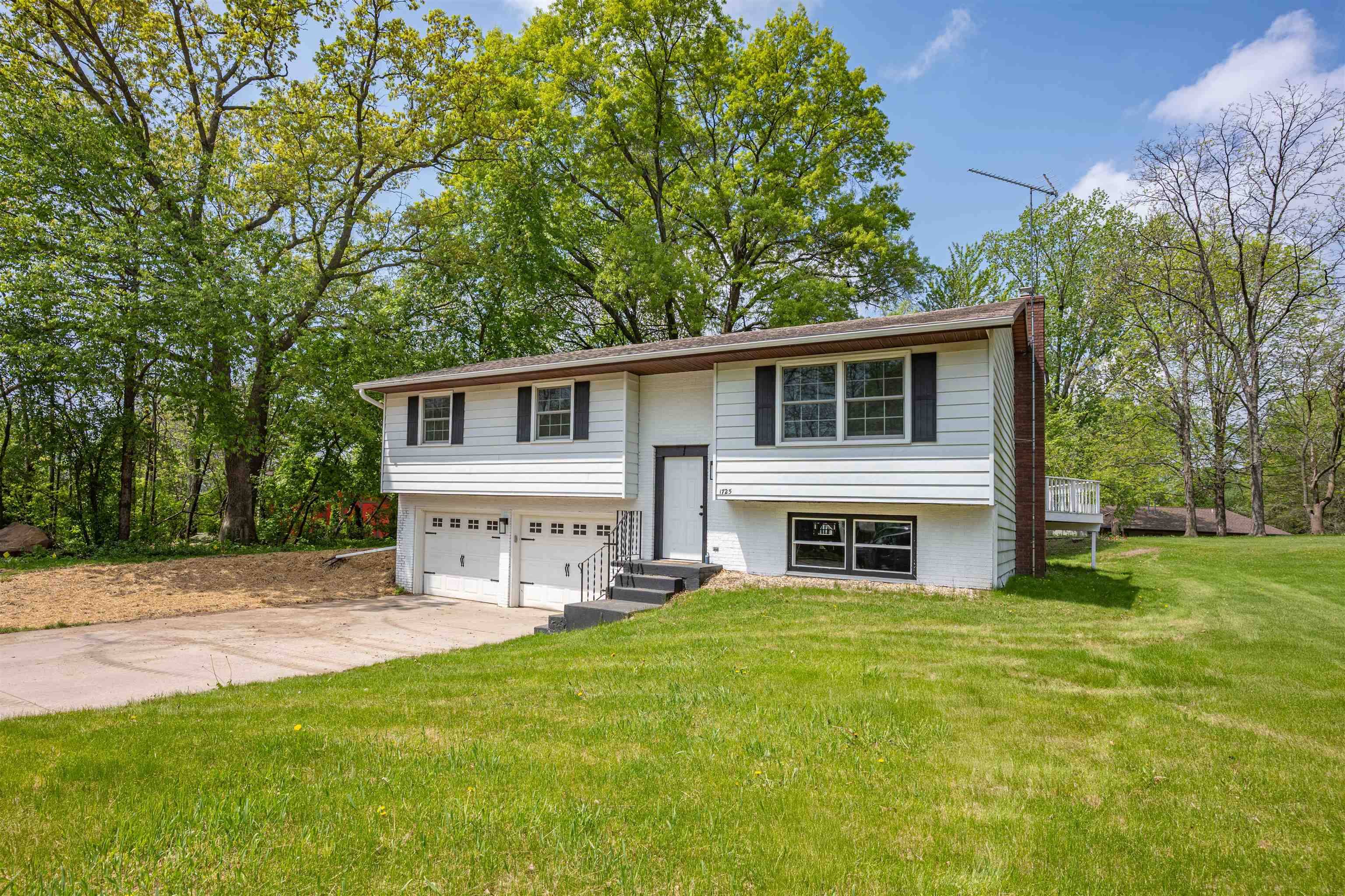 Baraboo, WI 53913,1725 Algonquin Drive