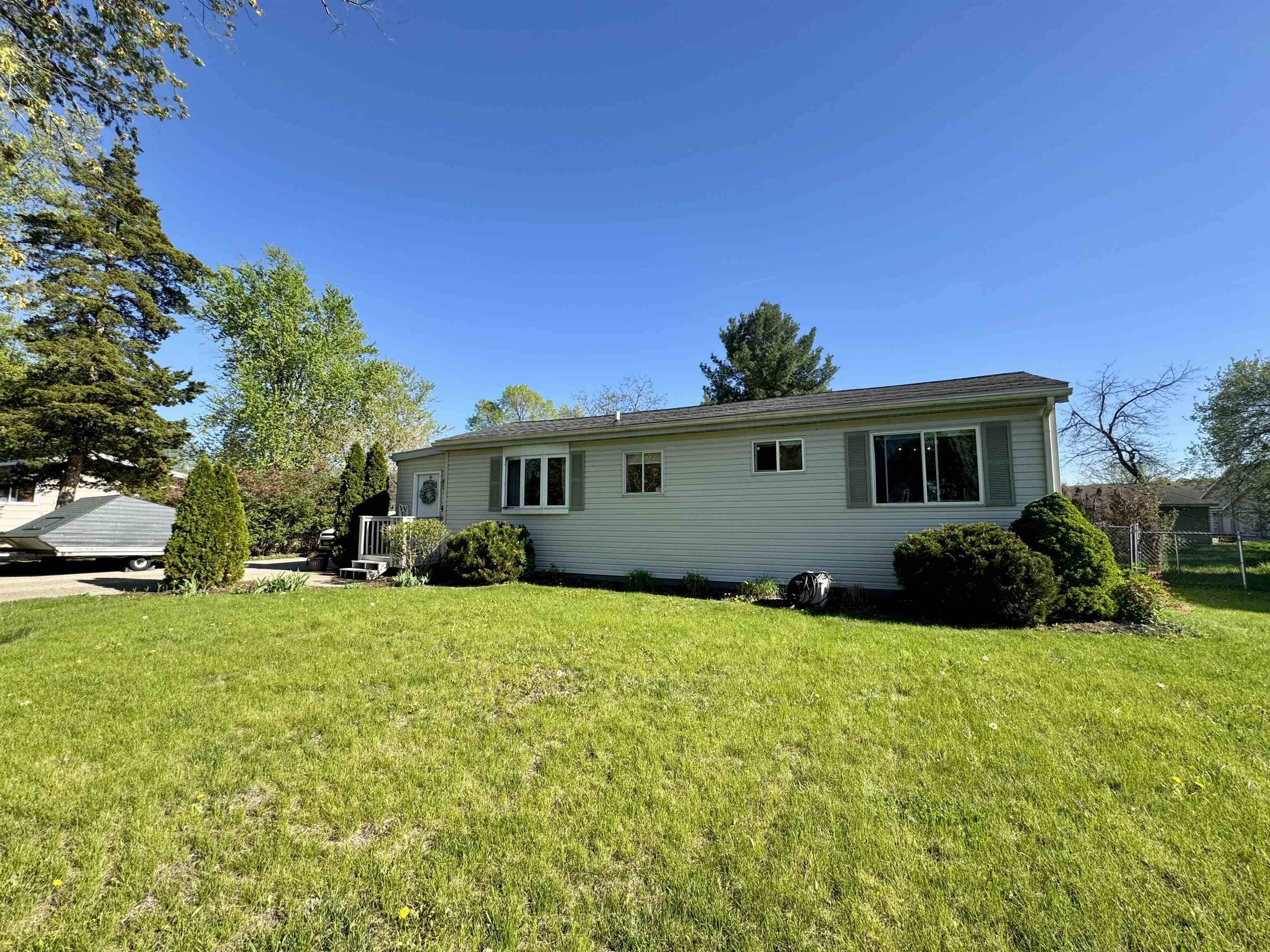 Mazomanie, WI 53560,613 W Hudson Street