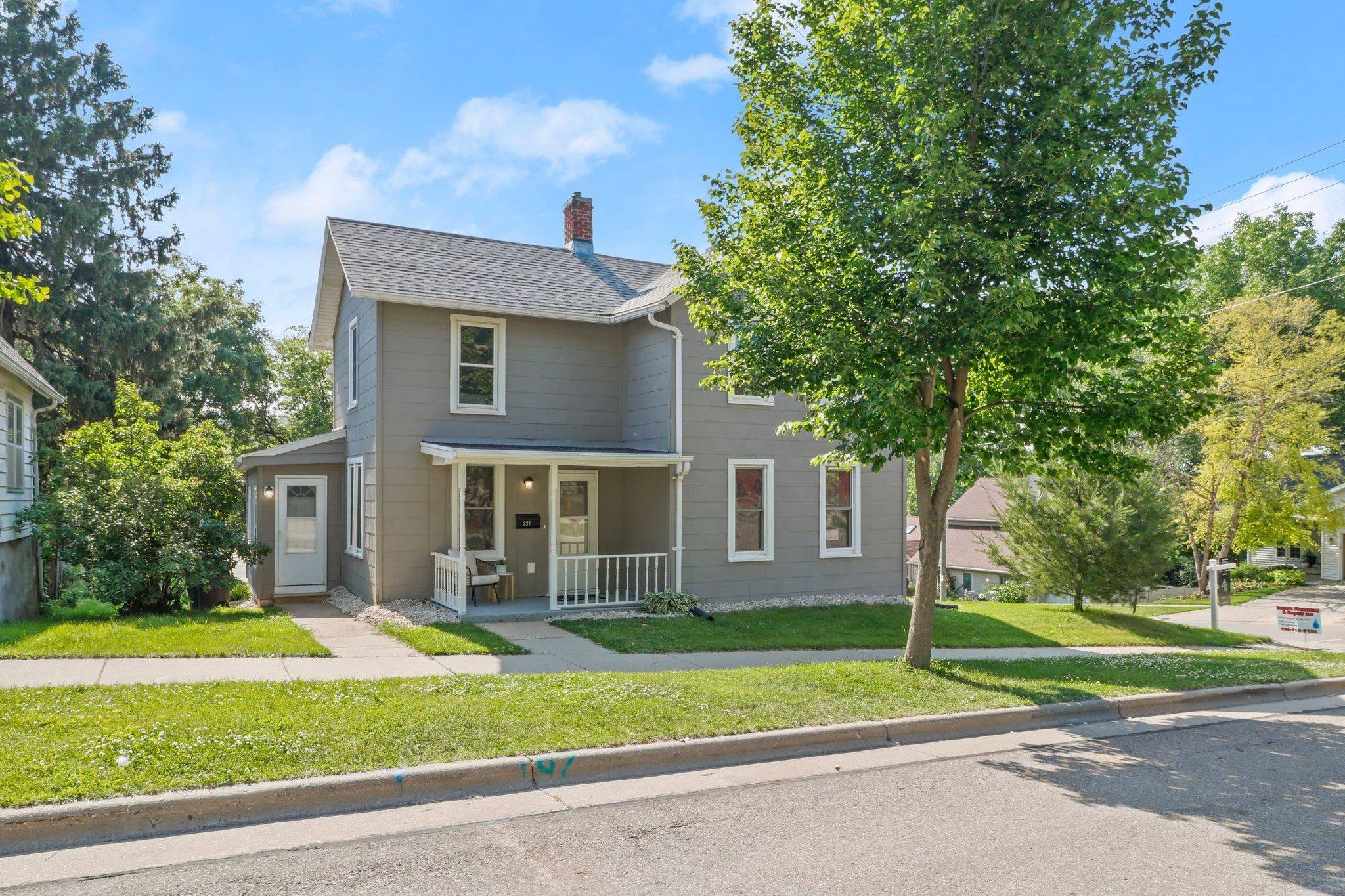 Stoughton, WI 53589,224 Hillside Avenue