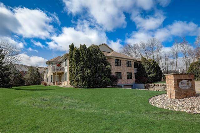 Waunakee, WI 53597,5397 Blue Bill Park Drive #9