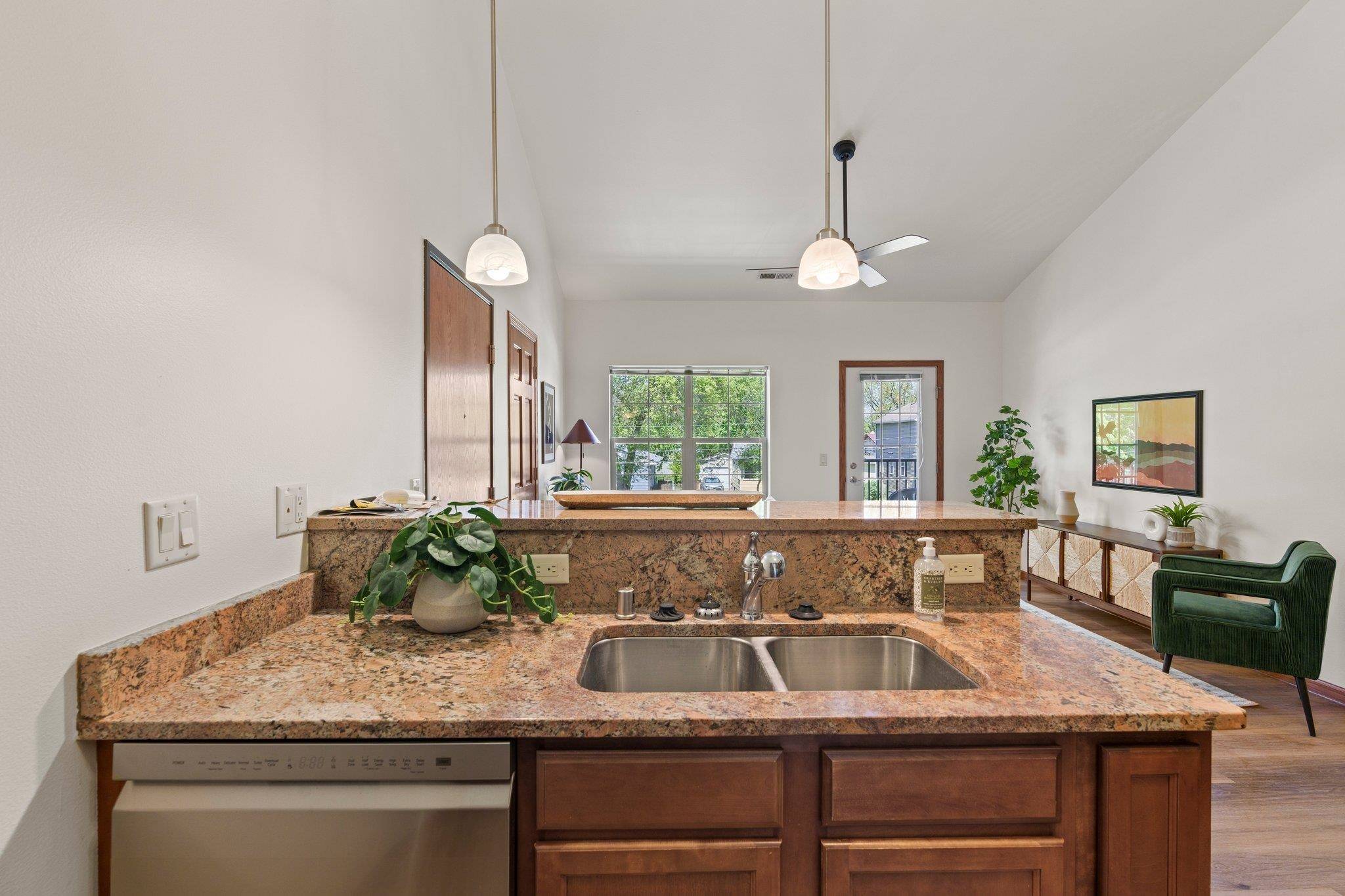 Madison, WI 53713,1517 Martin Street #5