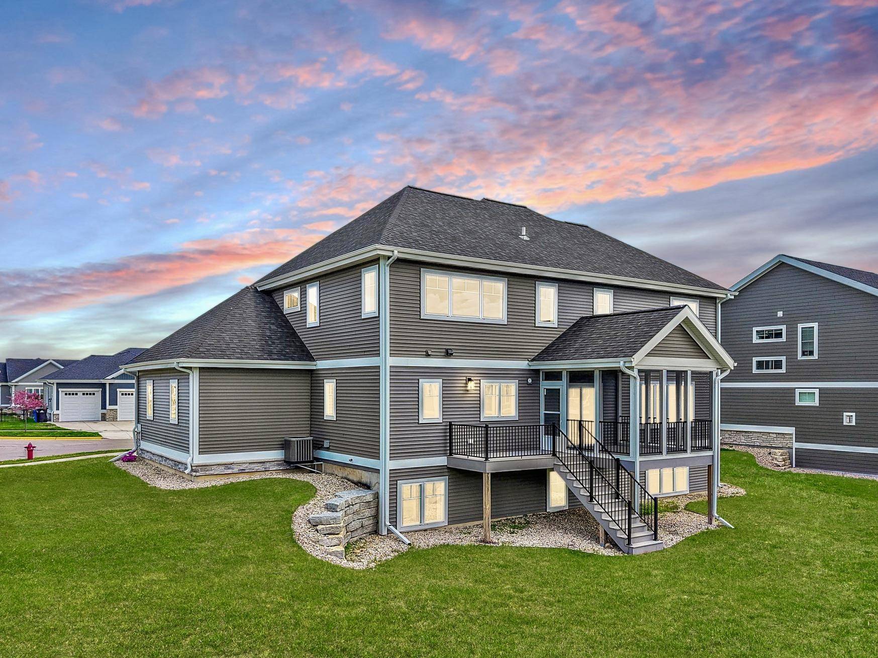 Waunakee, WI 53597-0000,815 Steven View