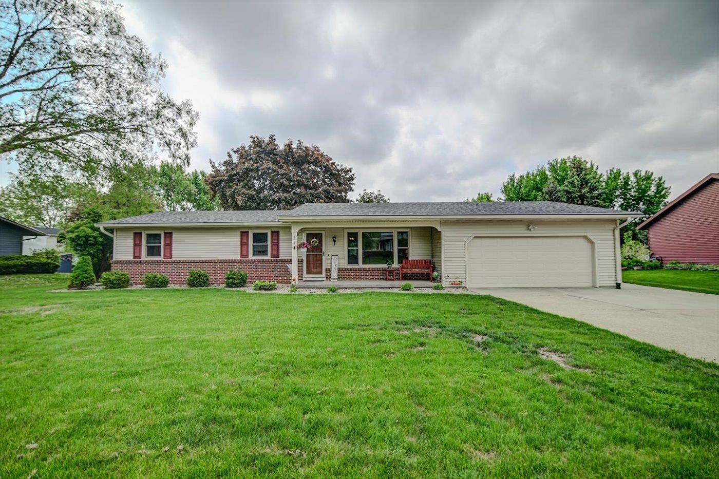 Verona, WI 53593-1522,605 Woodlawn Way