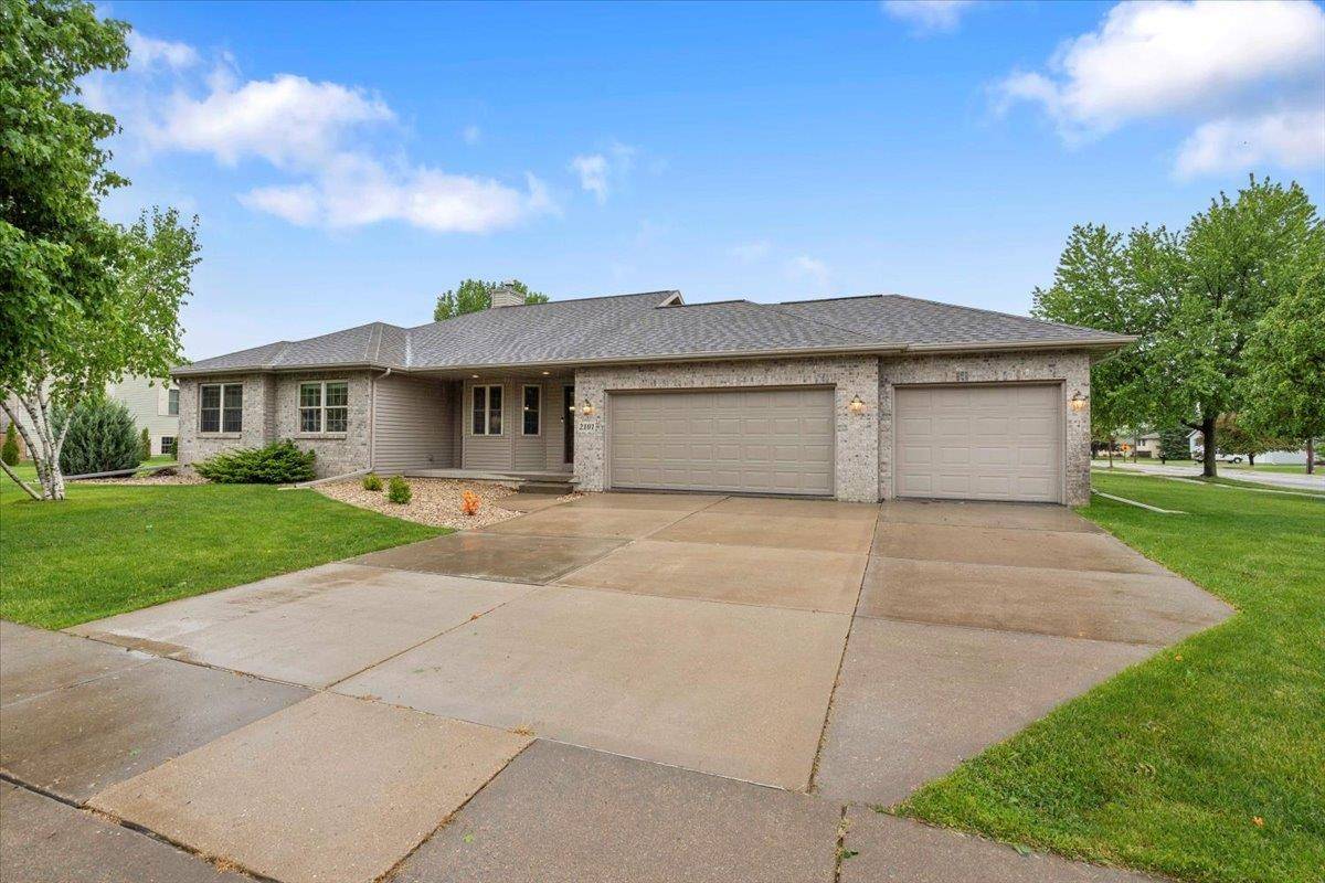 Stoughton, WI 53589,2101 Meadow Green