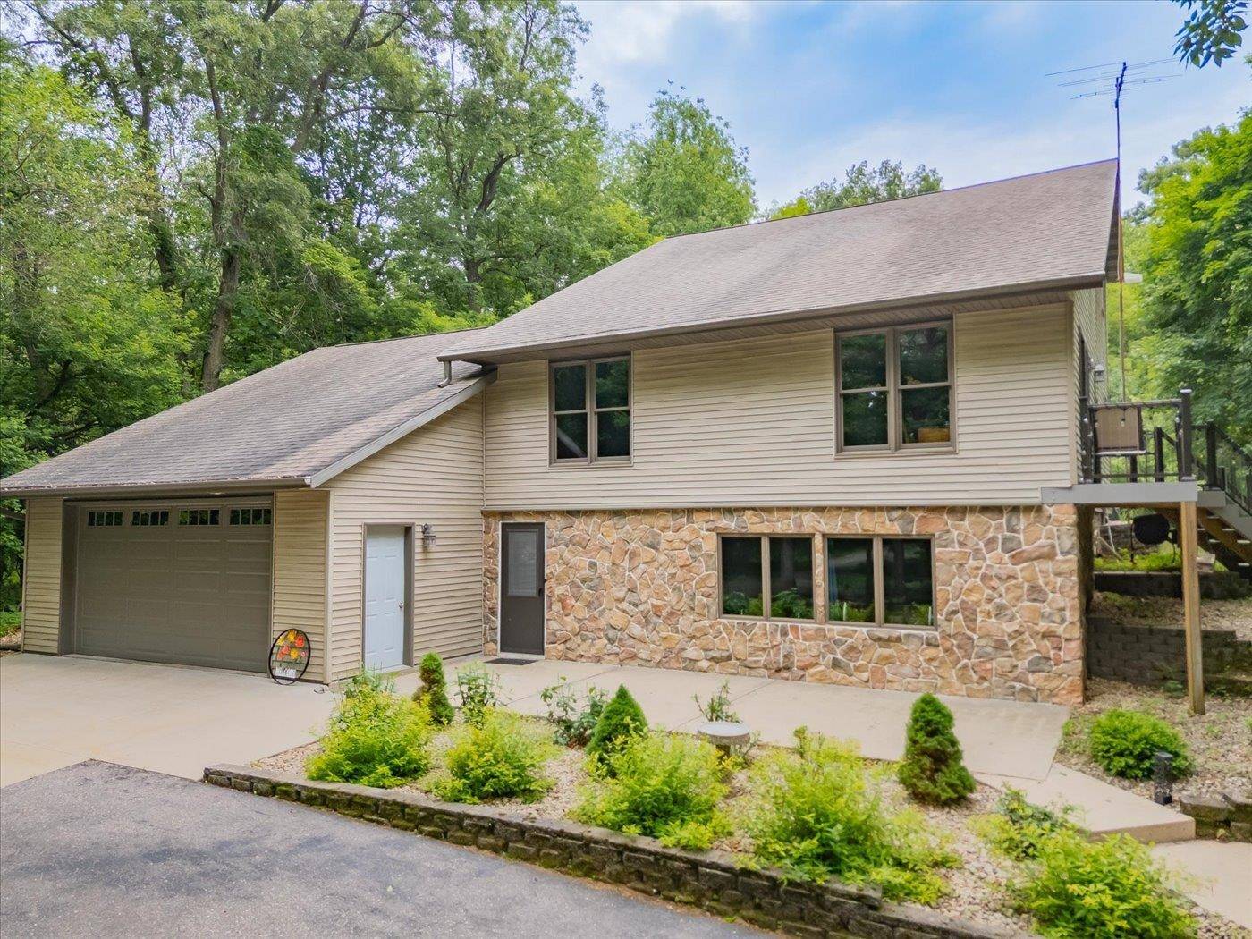 Poynette, WI 53955-9698,W6951 King Road