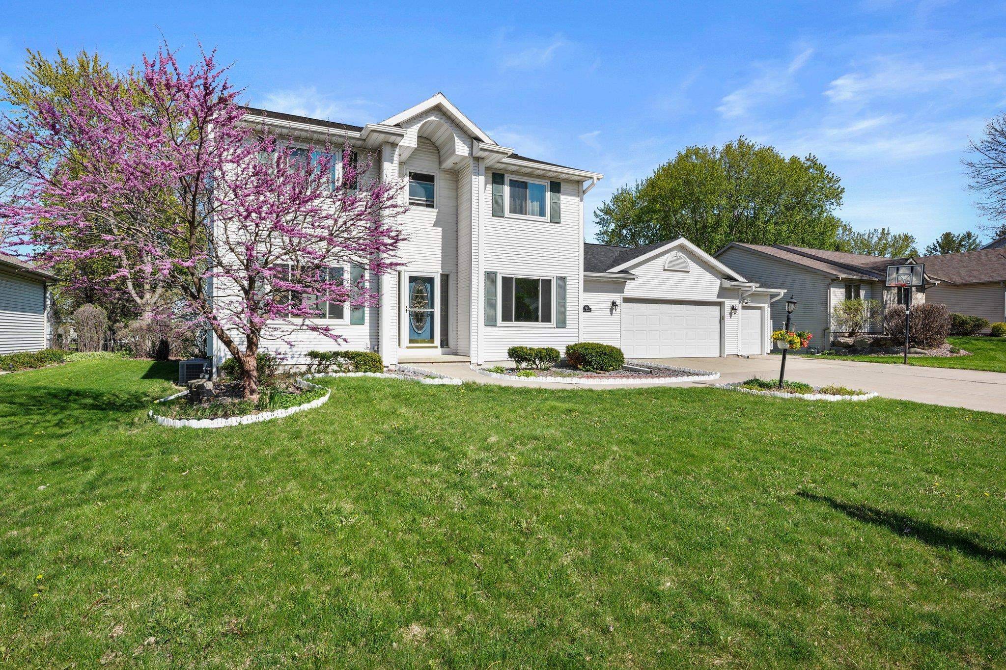 Deforest, WI 53532,517 Brule Parkway