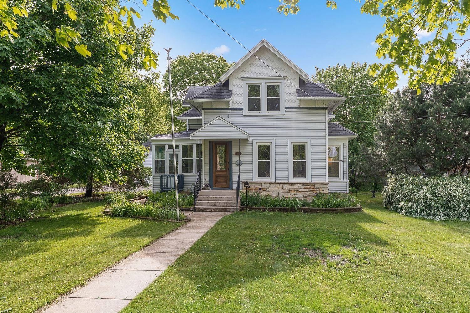 Prairie Du Sac, WI 53578,306 4th Street