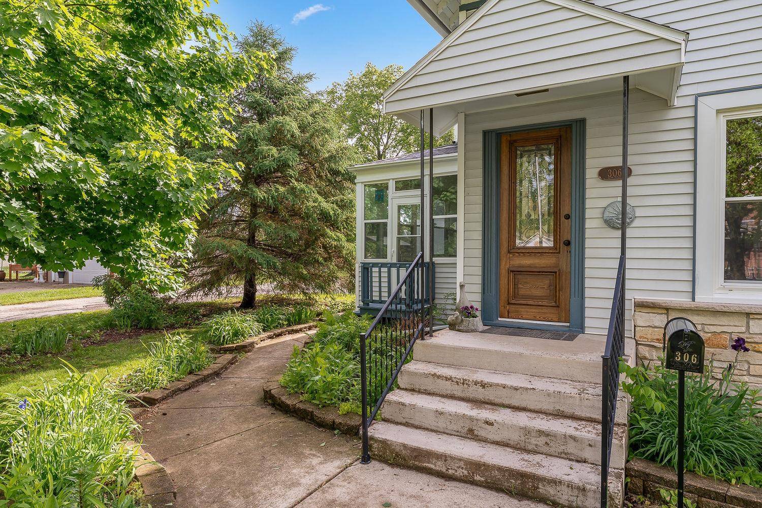 Prairie Du Sac, WI 53578,306 4th Street