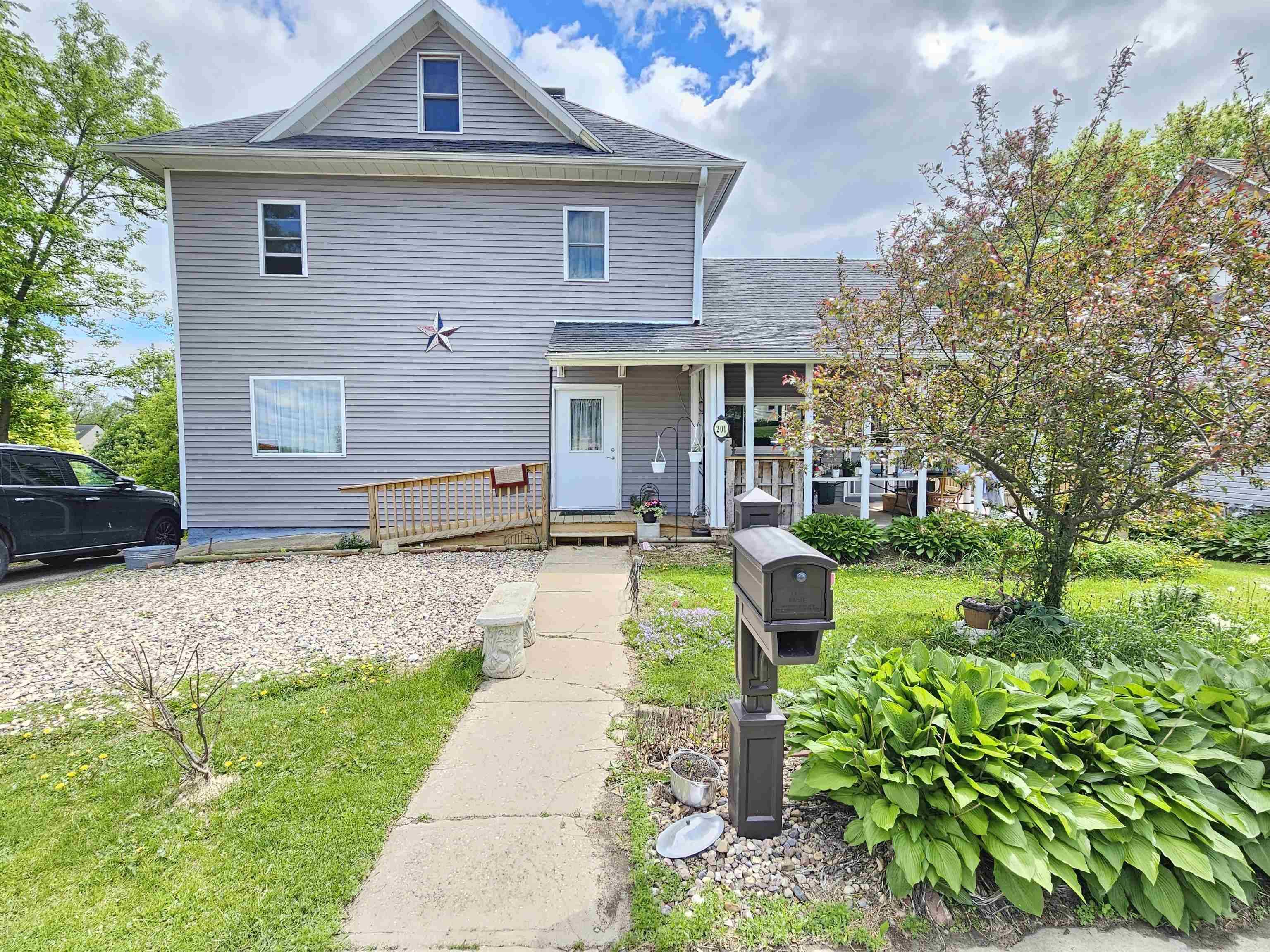 Elroy, WI 53929,201 Center Street