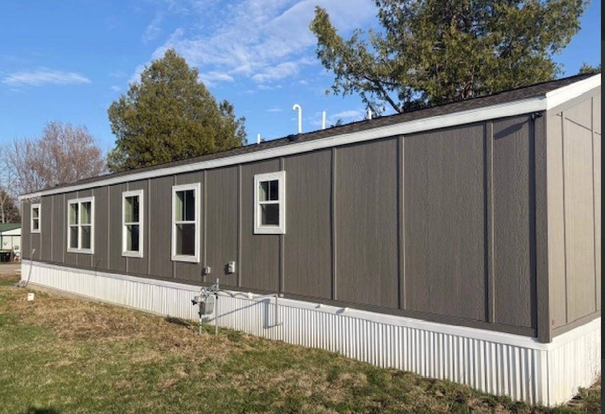 Waupun, WI 53963,916 S Madison Street #9