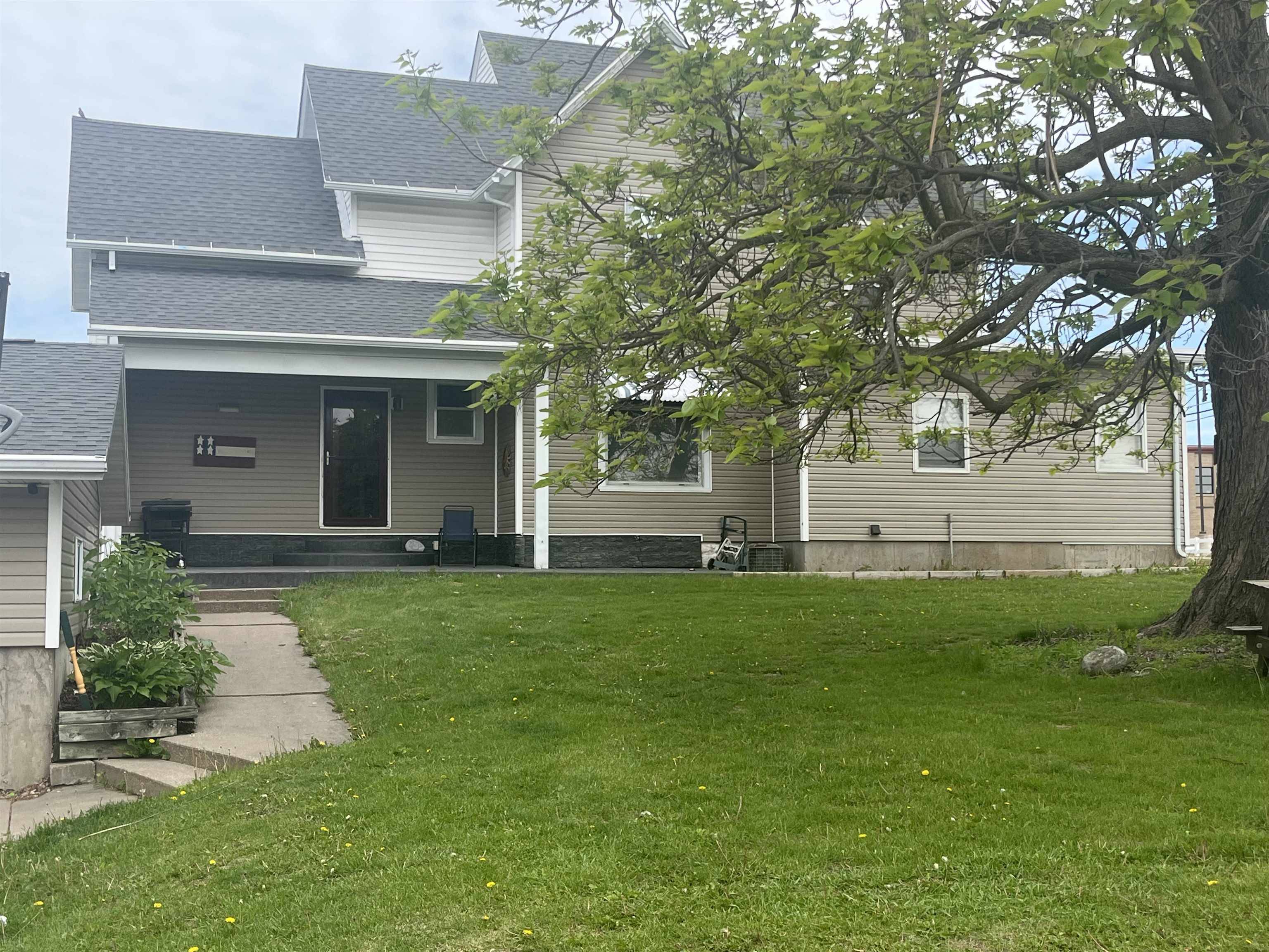 Lancaster, WI 53813,627 S Madison Street