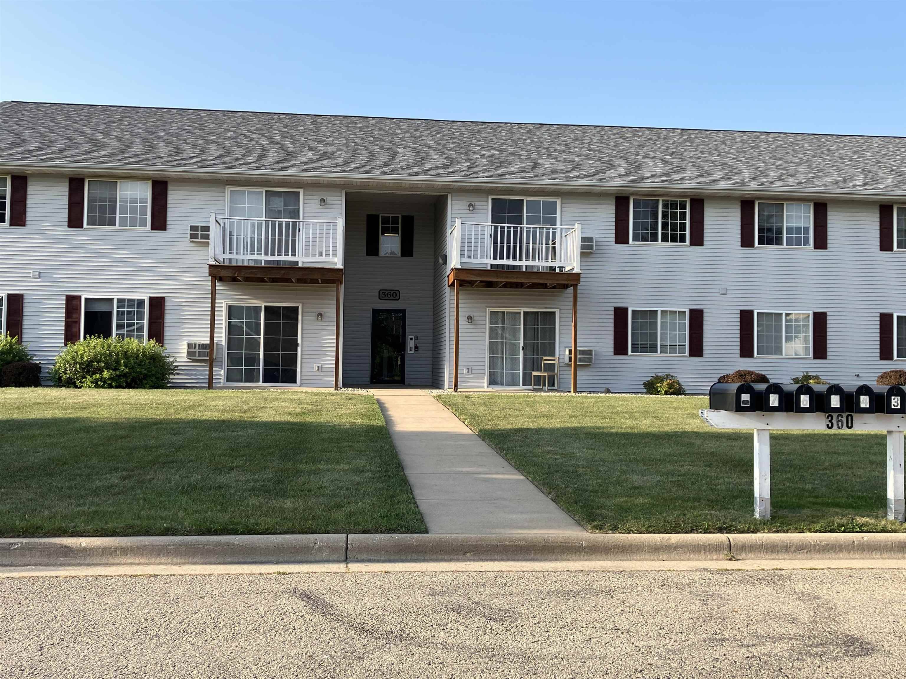 Columbus, WI 53925,360 Sunset Road #7