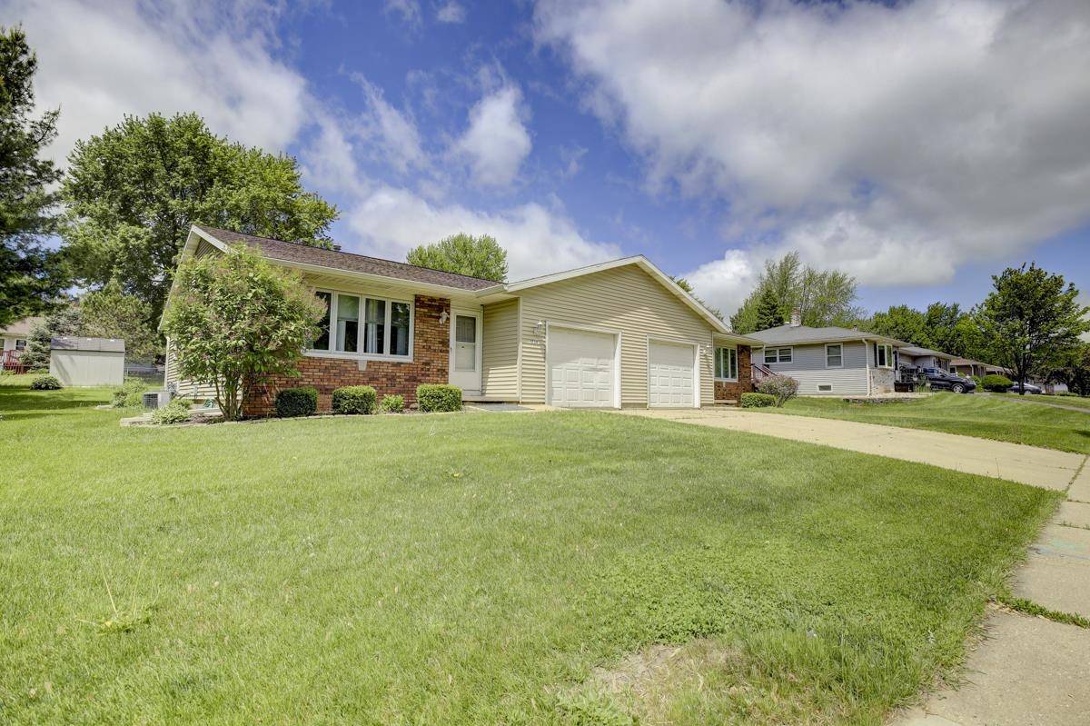 Stoughton, WI 53589,1734-1736 N Van Buren Street