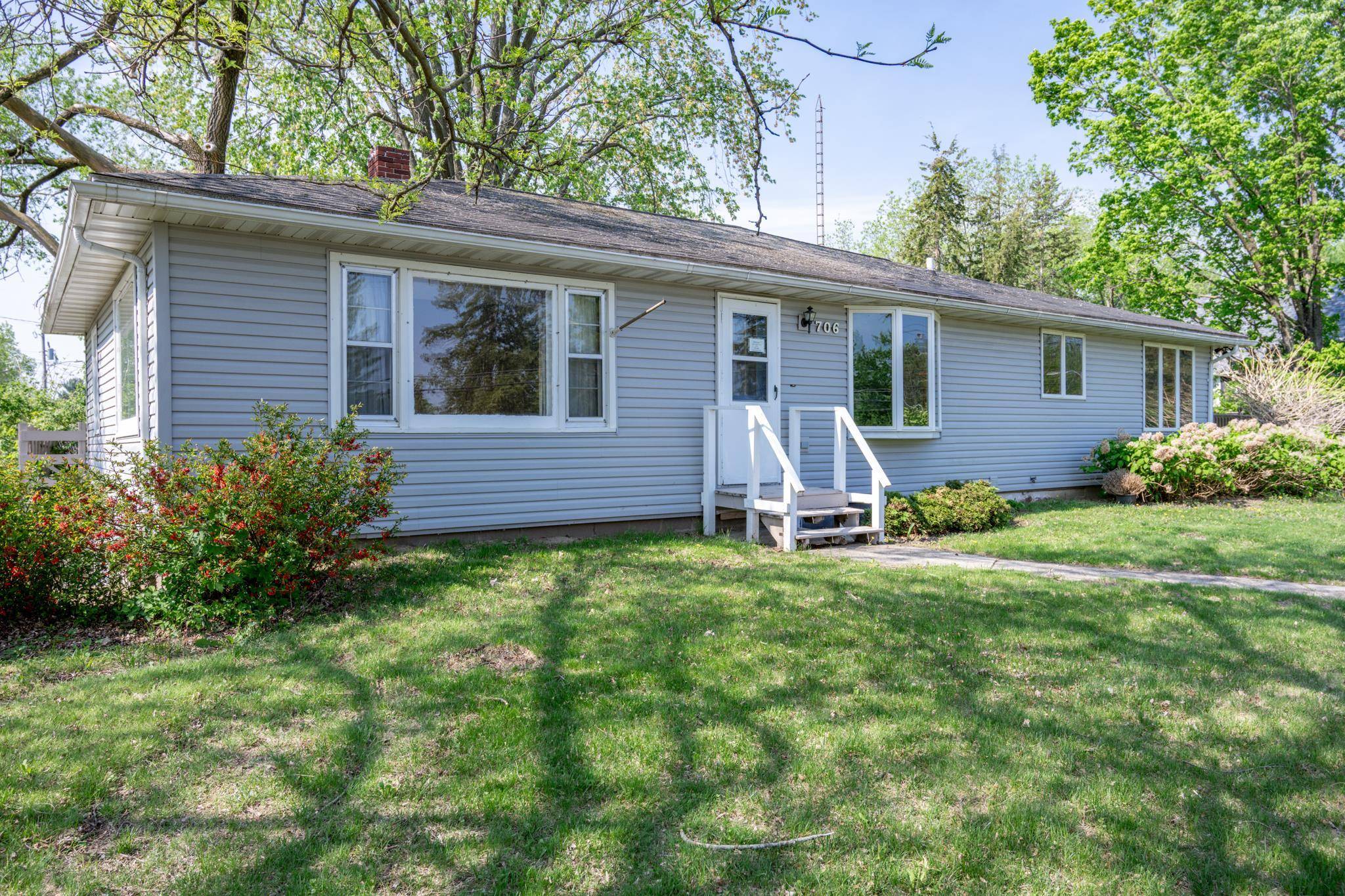 Mauston, WI 53948,706 Tremont Street