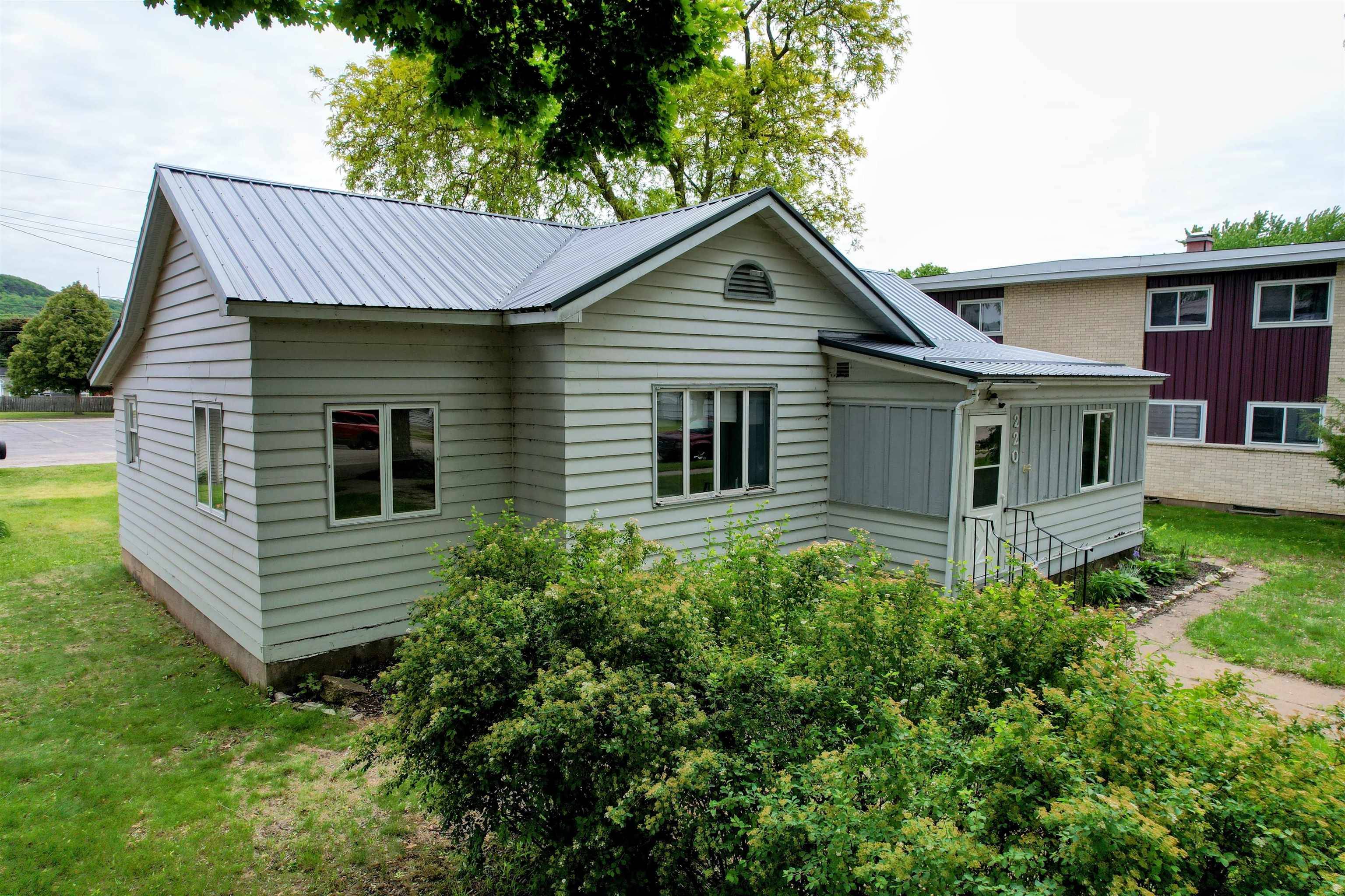 Prairie Du Chien, WI 53821,220 S Wacouta Avenue