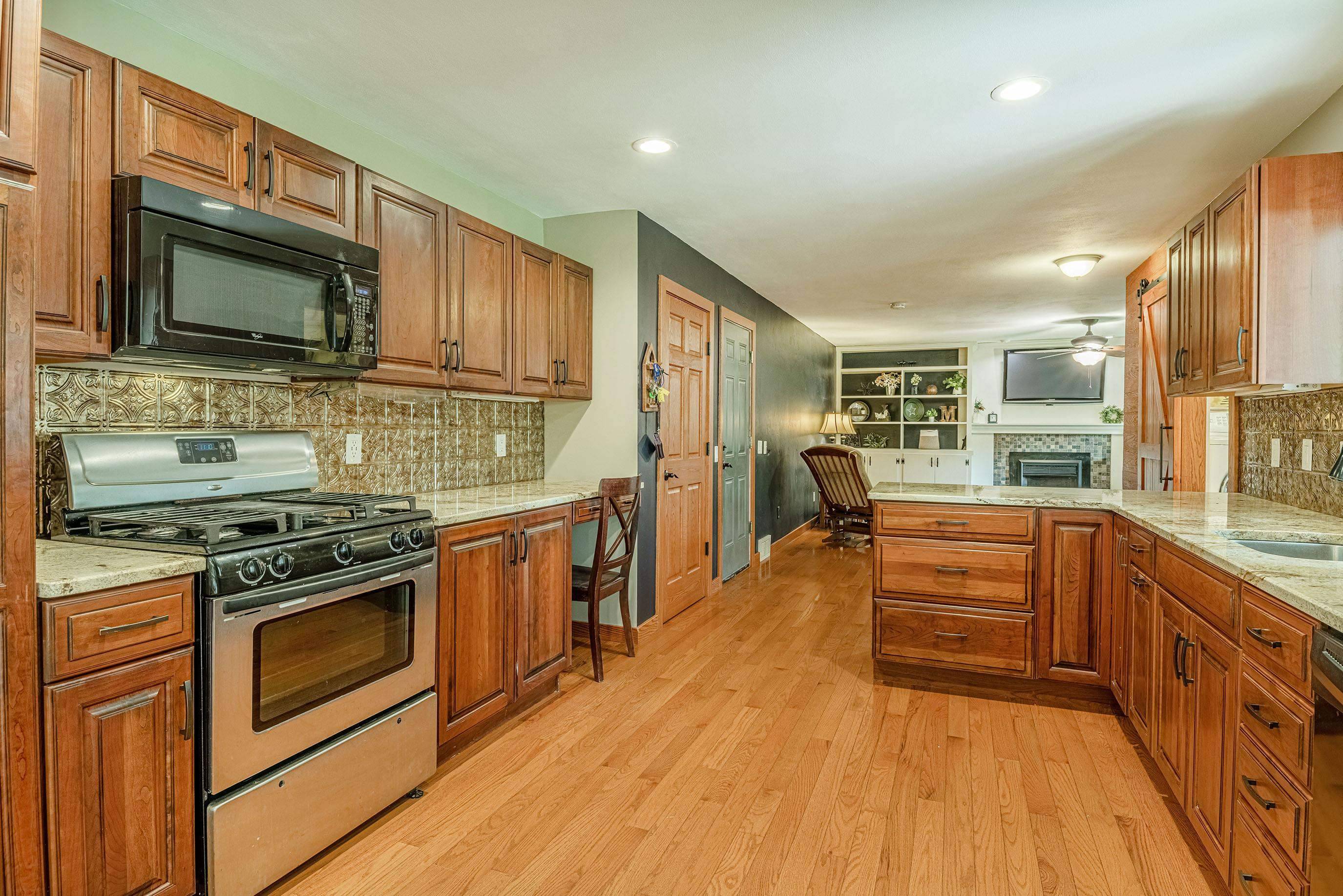 Deforest, WI 53532,309 HARVARD Drive