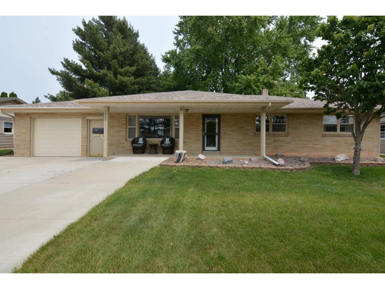 Janesville, WI 53545,1909 E Memorial Drive