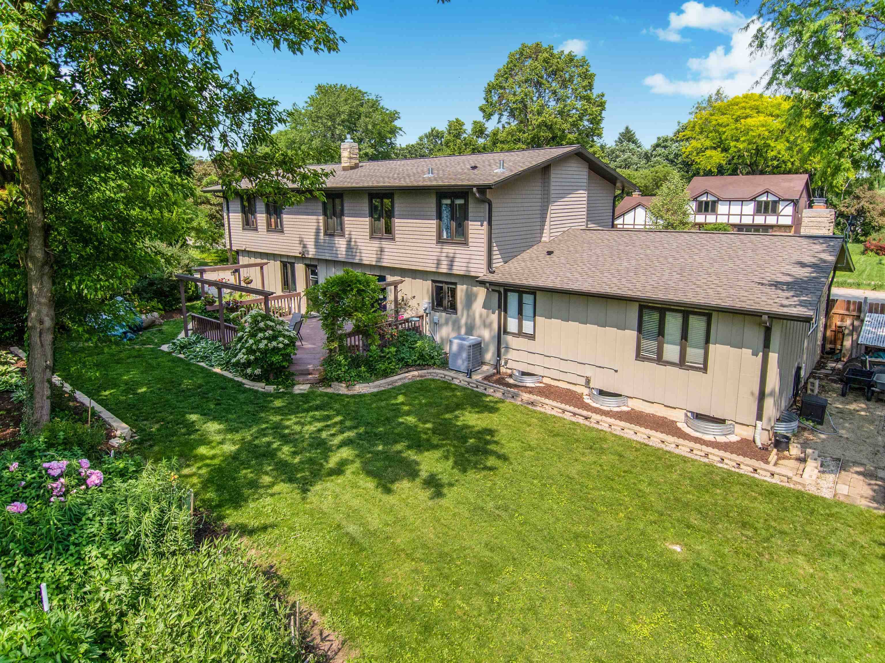 Madison, WI 53705,122 S Yellowstone Drive