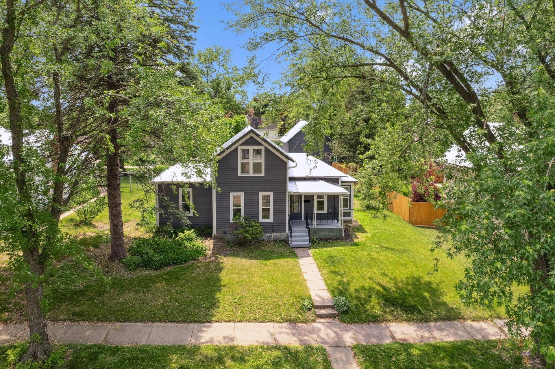 Baraboo, WI 53913,420 4th Street