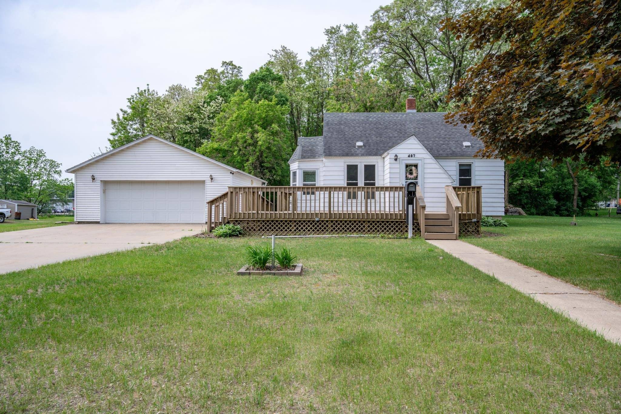 New Lisbon, WI 53950,487 State Street