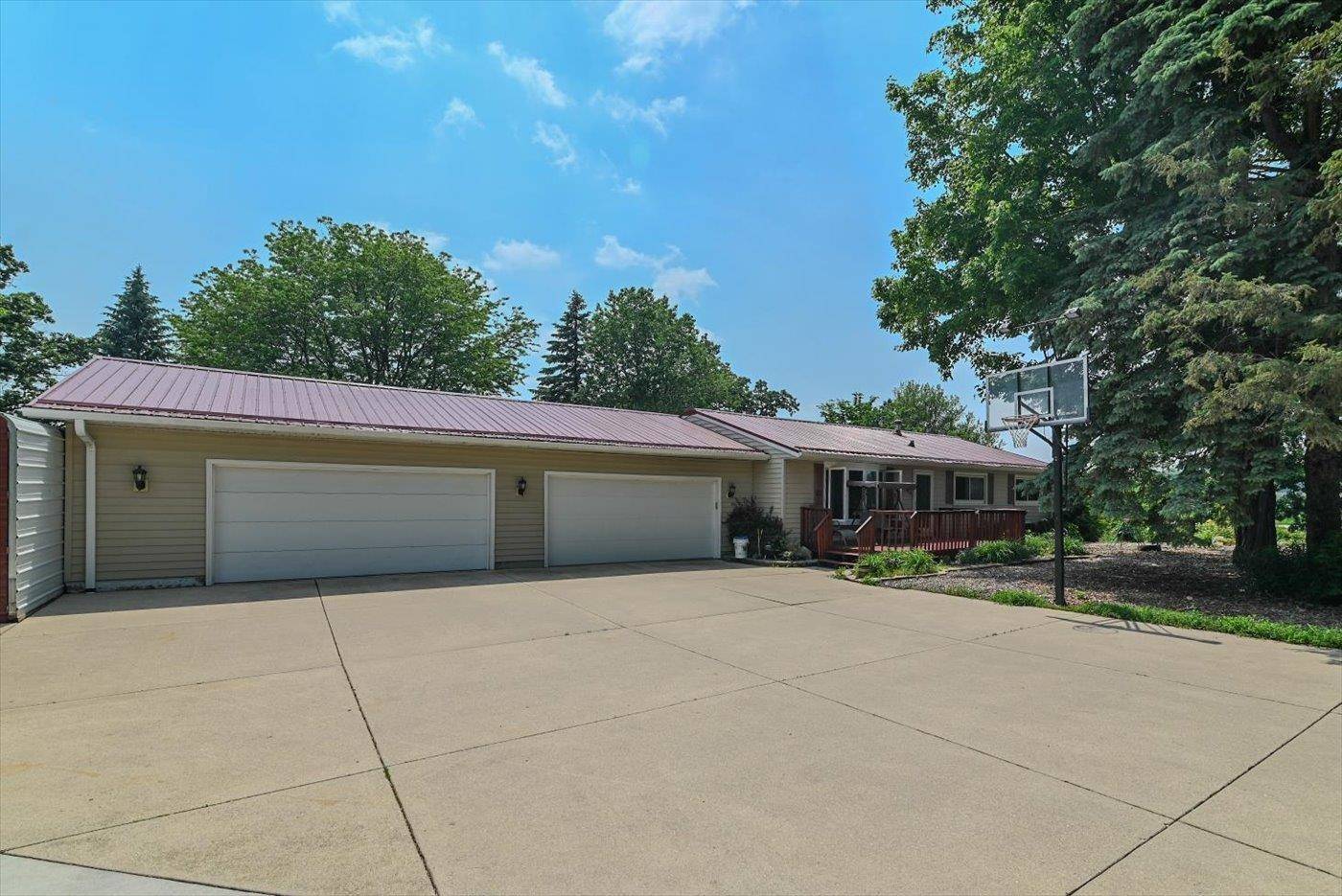 Stoughton, WI 53589,2765 Oak Knoll Lane