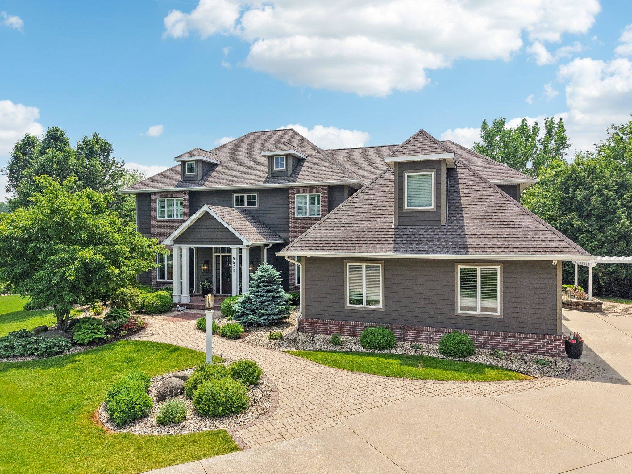 Waunakee, WI 53597,5570 Surrey Lane
