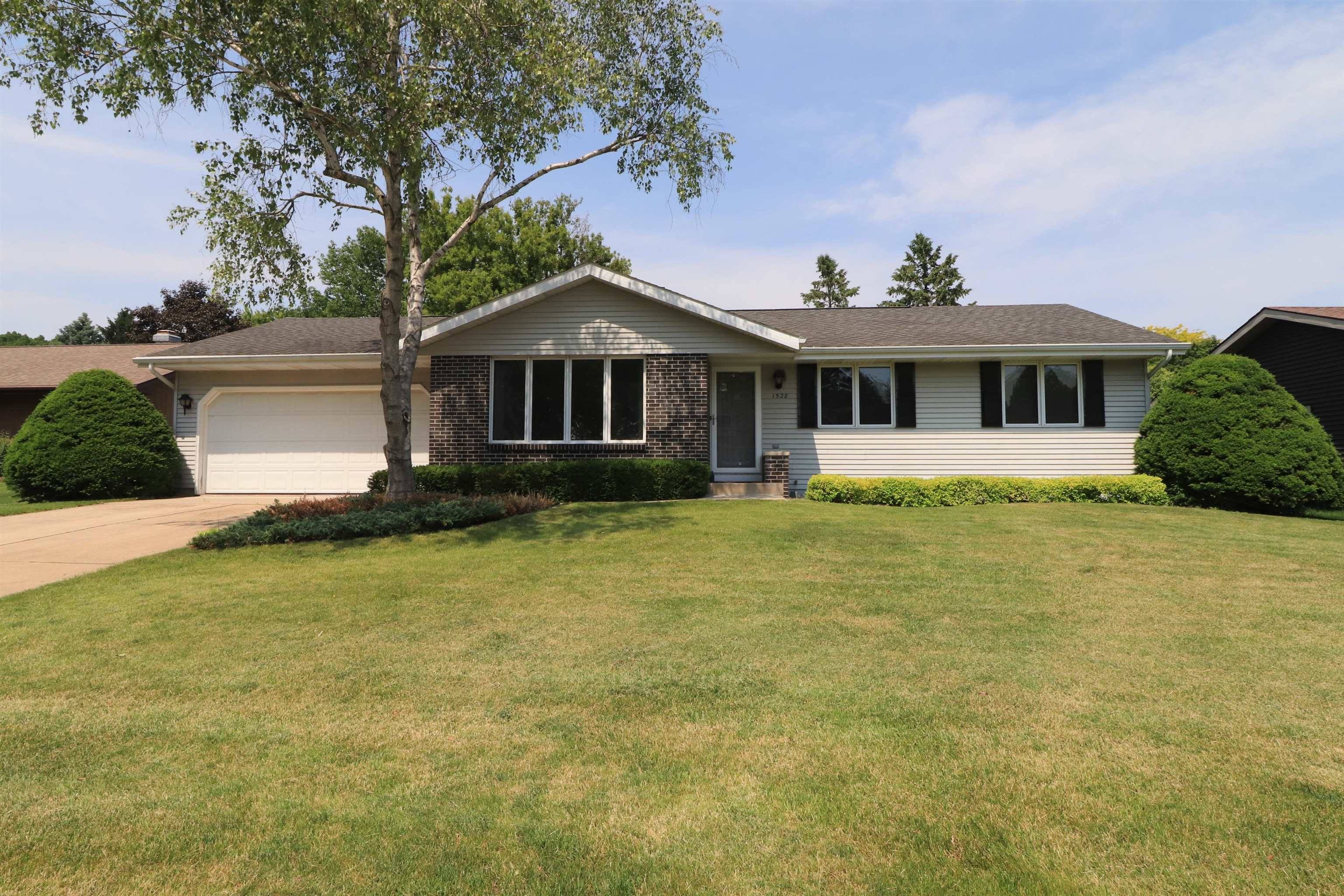 Janesville, WI 53548,1528 Royal Oaks Drive
