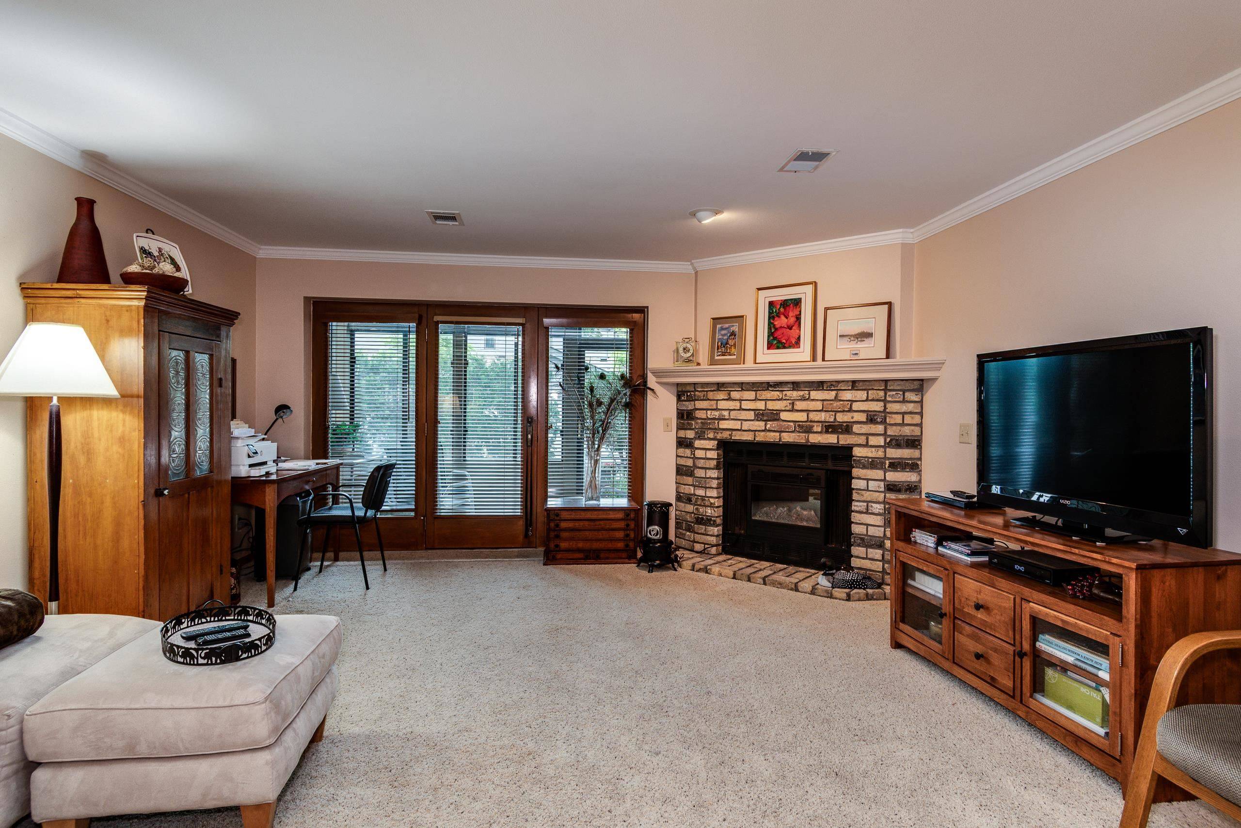 Monona, WI 53714,3837 Monona Drive #2
