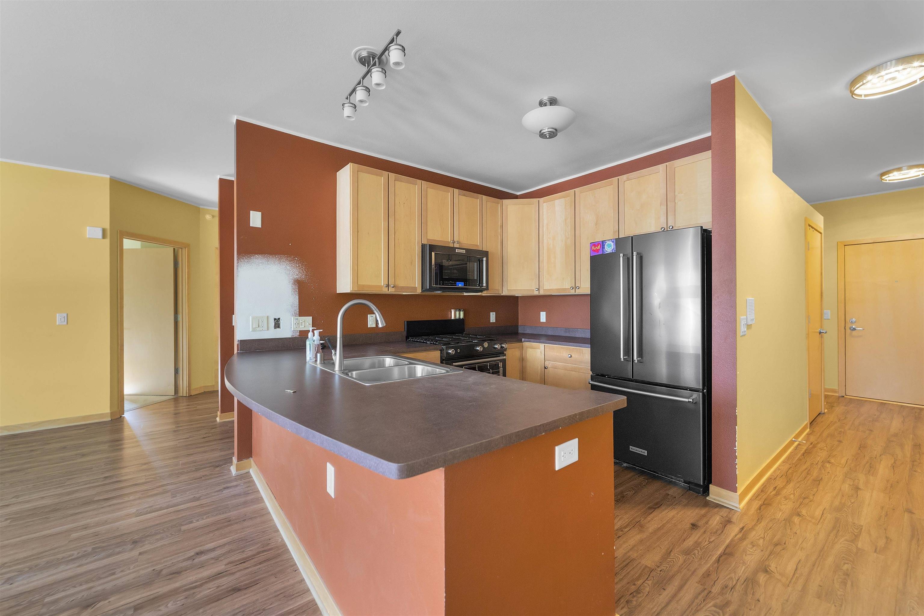 Madison, WI 53704,280 Division Street #102
