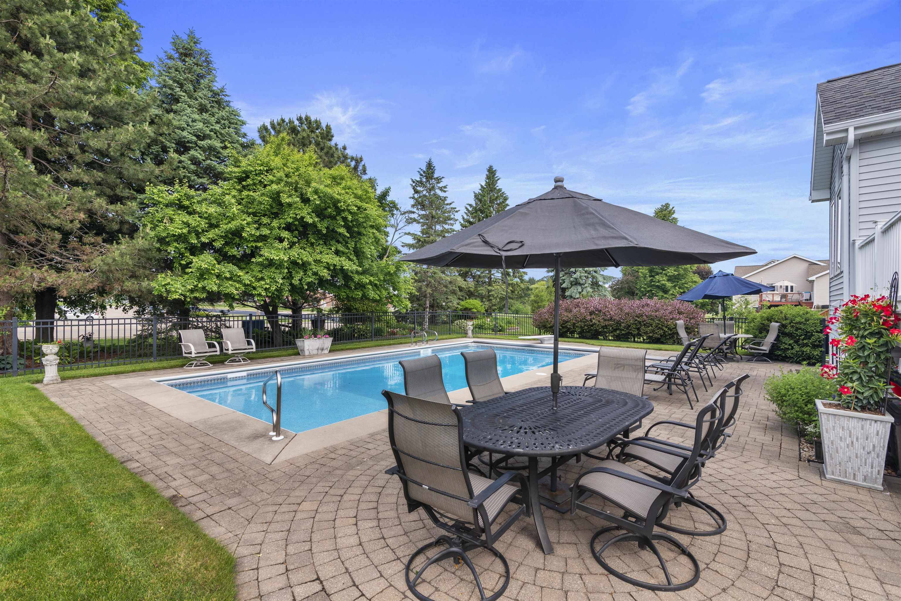 Oregon, WI 53575,859 Fox Run Court