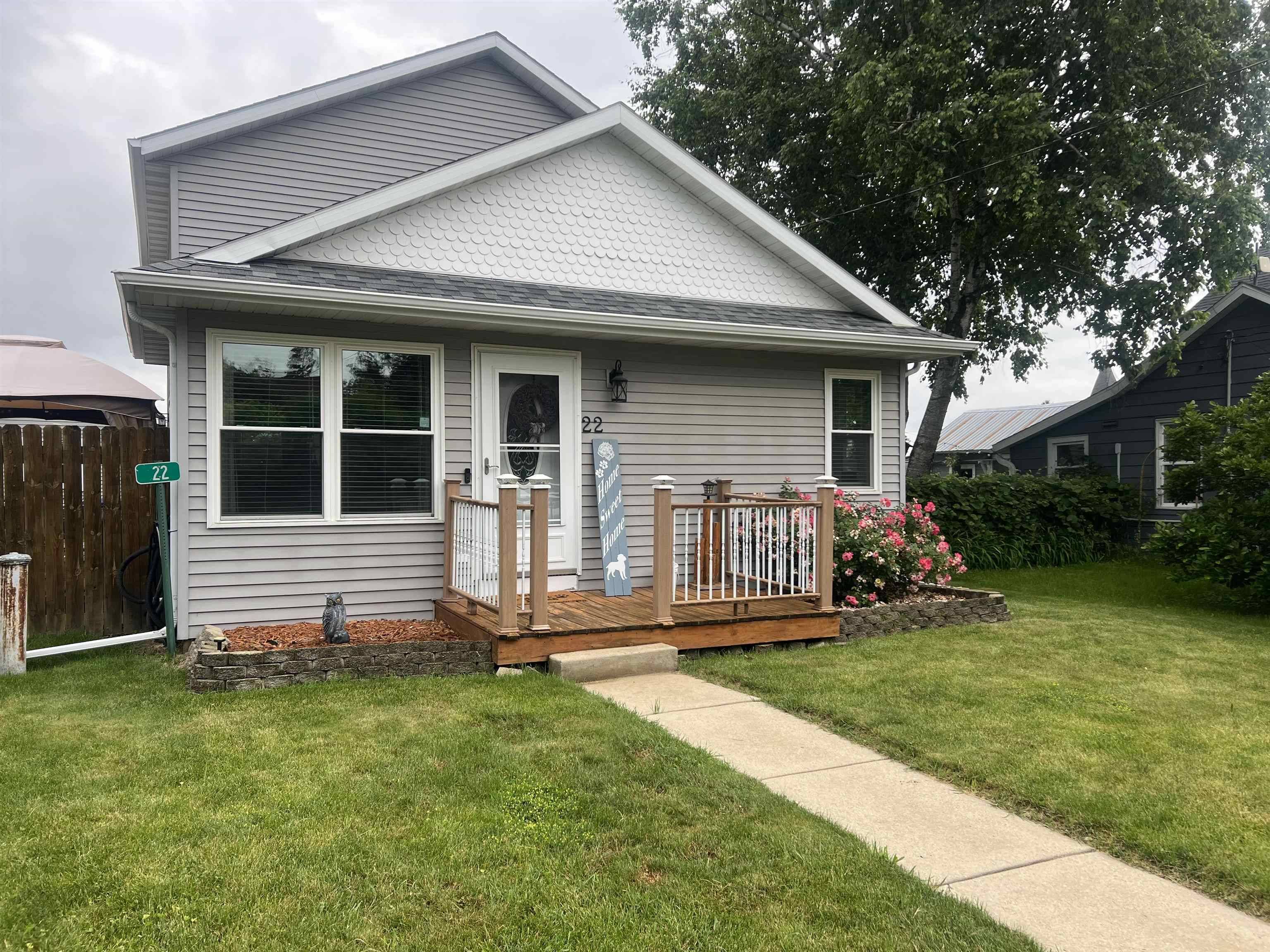 Cambridge, WI 53523-0000,22 Sweet Briar Lane