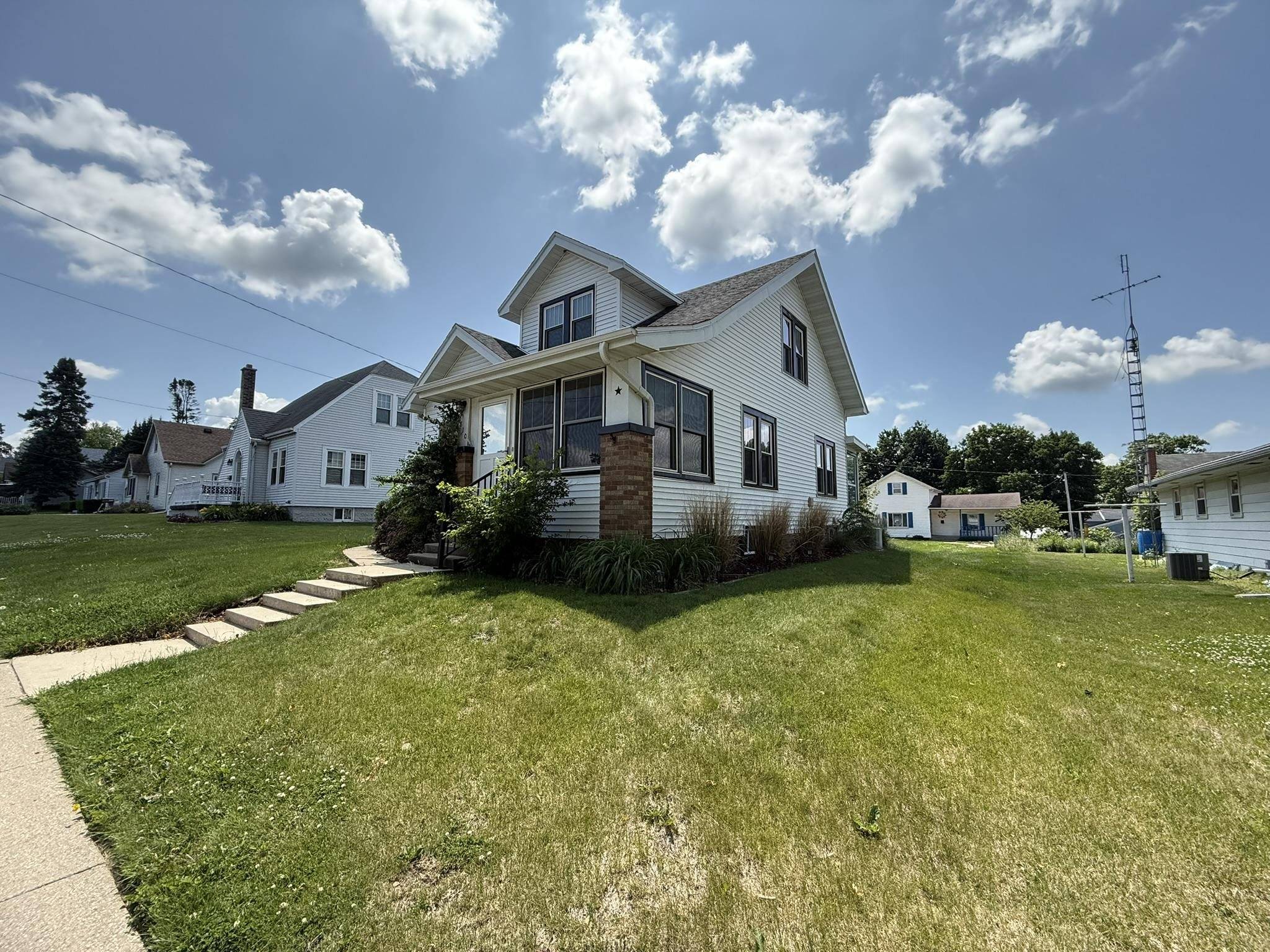 Monroe, WI 53566,810 10th Street