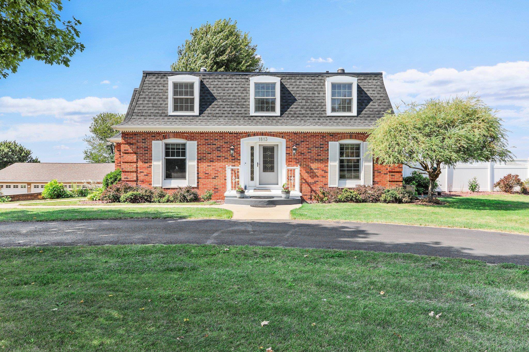 Stoughton, WI 53589,1813 Skyline Drive