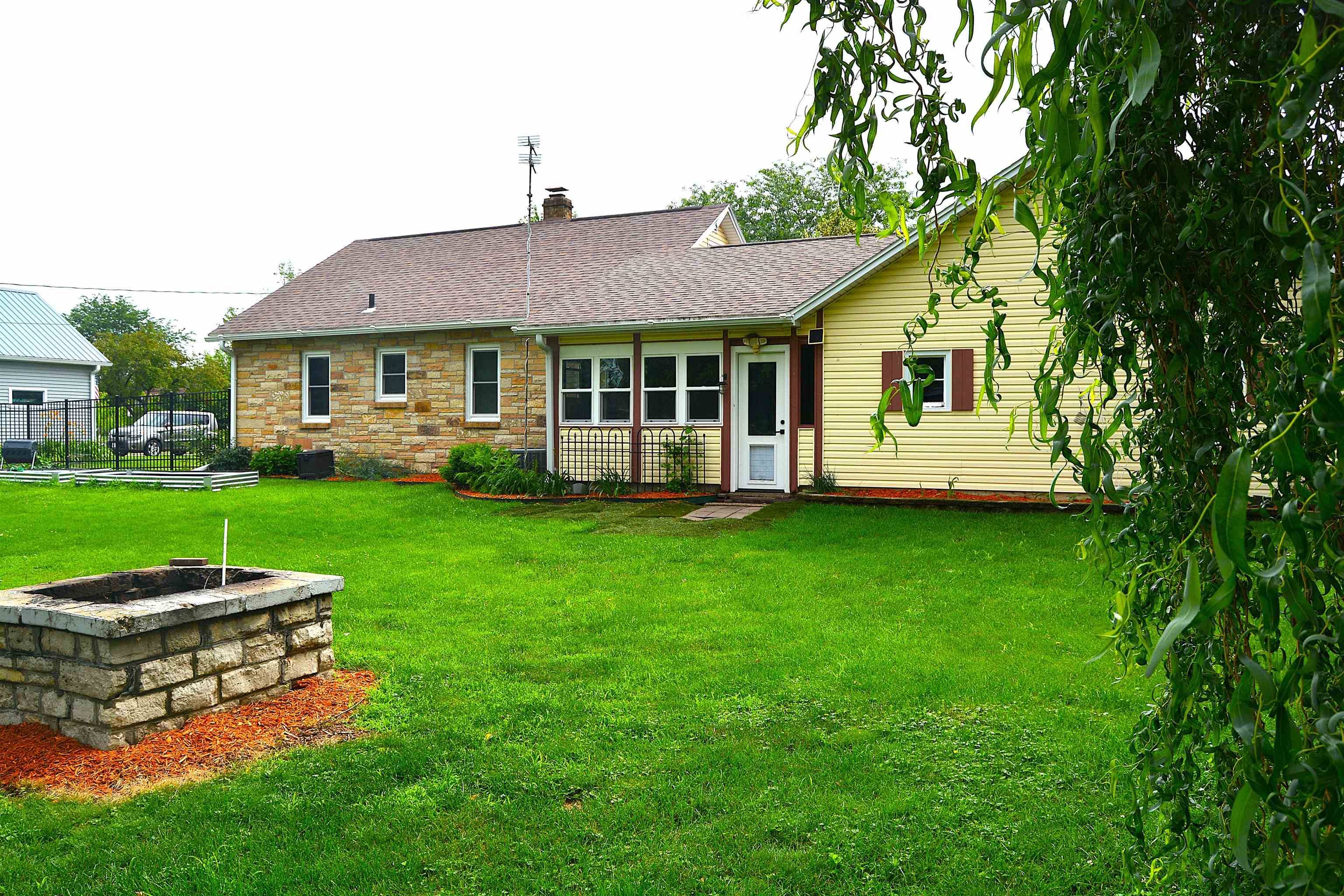 Spring Green, WI 53588,348 N Winsted Street