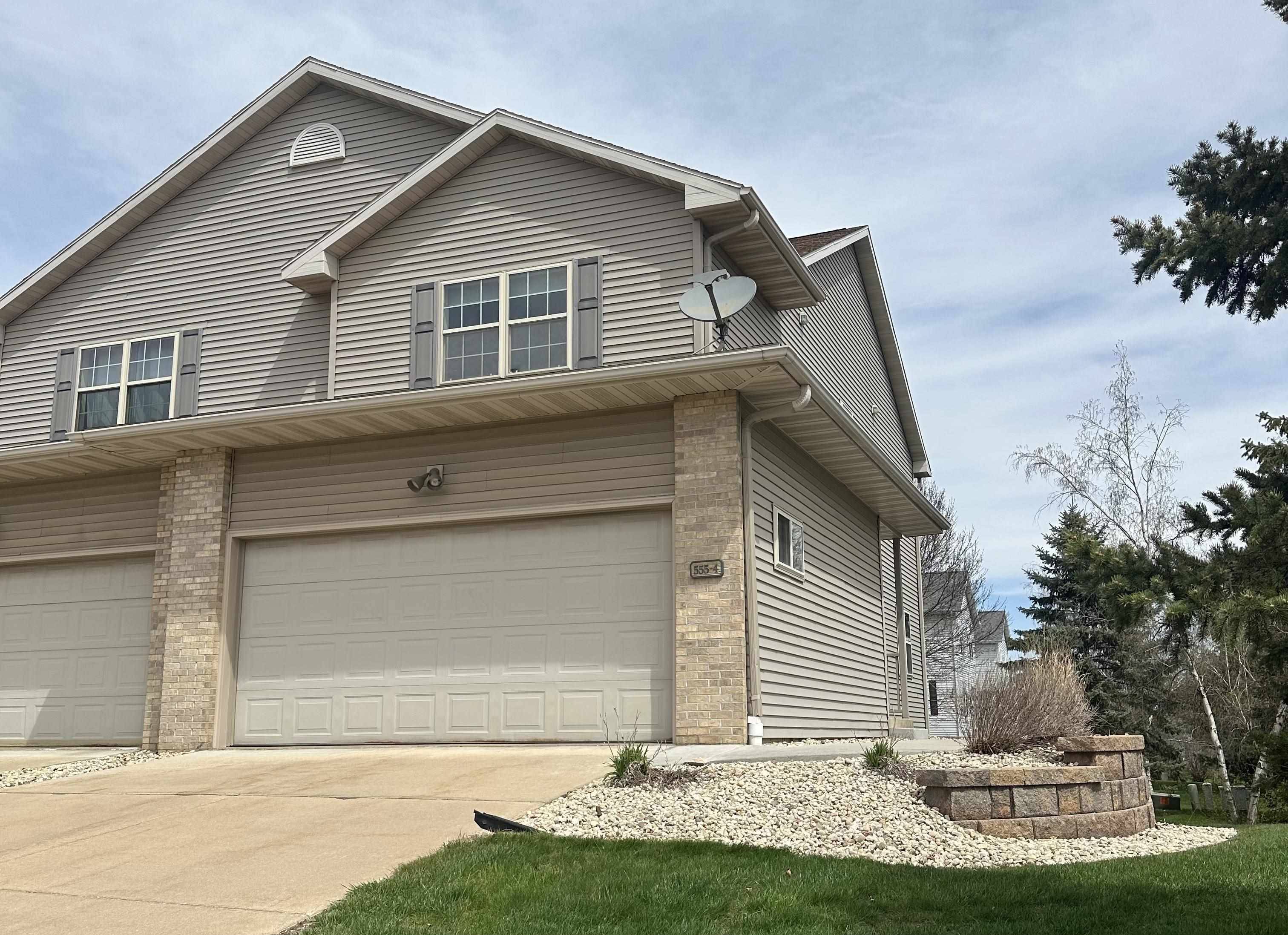 Sun Prairie, WI 53590,555 Kelvington Drive #4