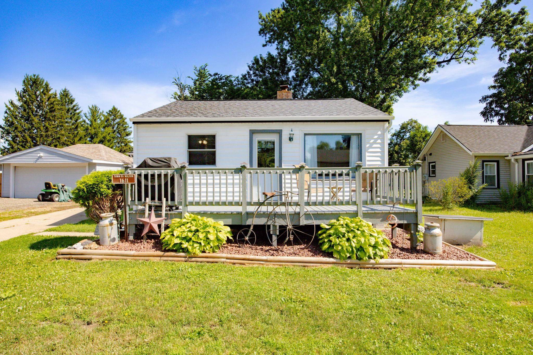 Edgerton, WI 53534-8739,1611 E Road 1