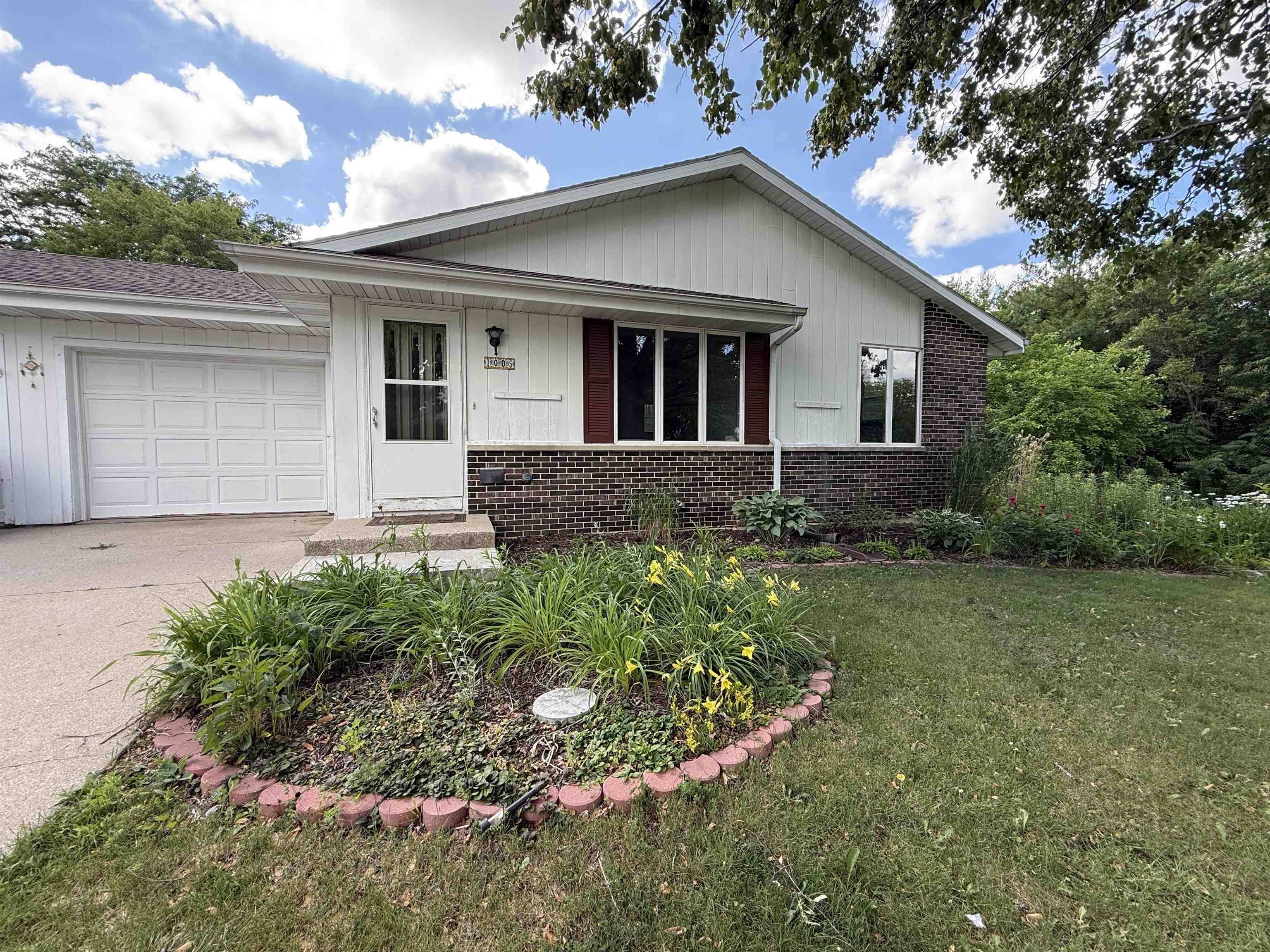 Janesville, WI 53546,1005 N Wuthering Hills Drive