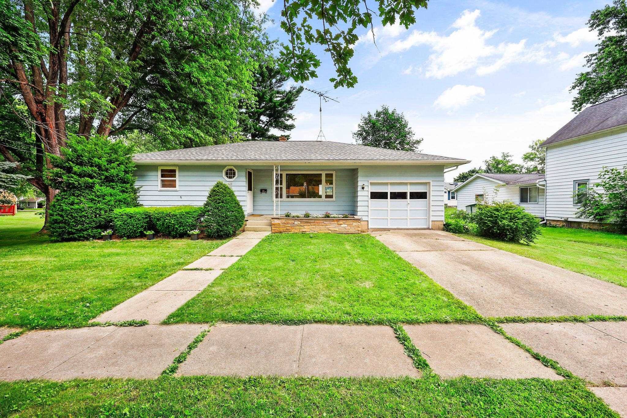 Columbus, WI 53925,839 S Lewis Street
