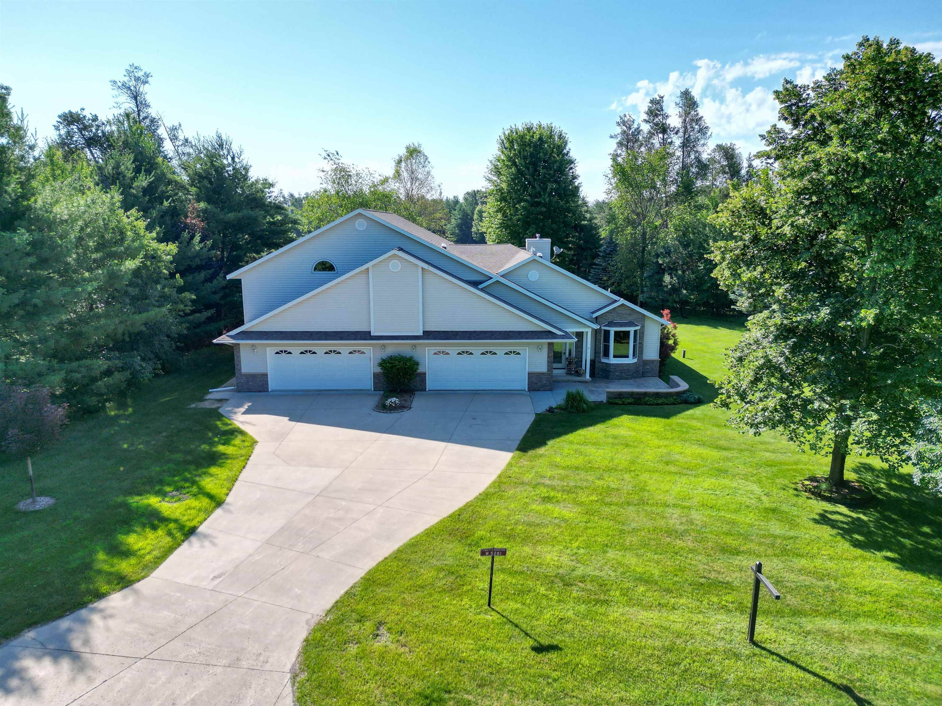 New Lisbon, WI 53950,W5281 N Osprey Drive