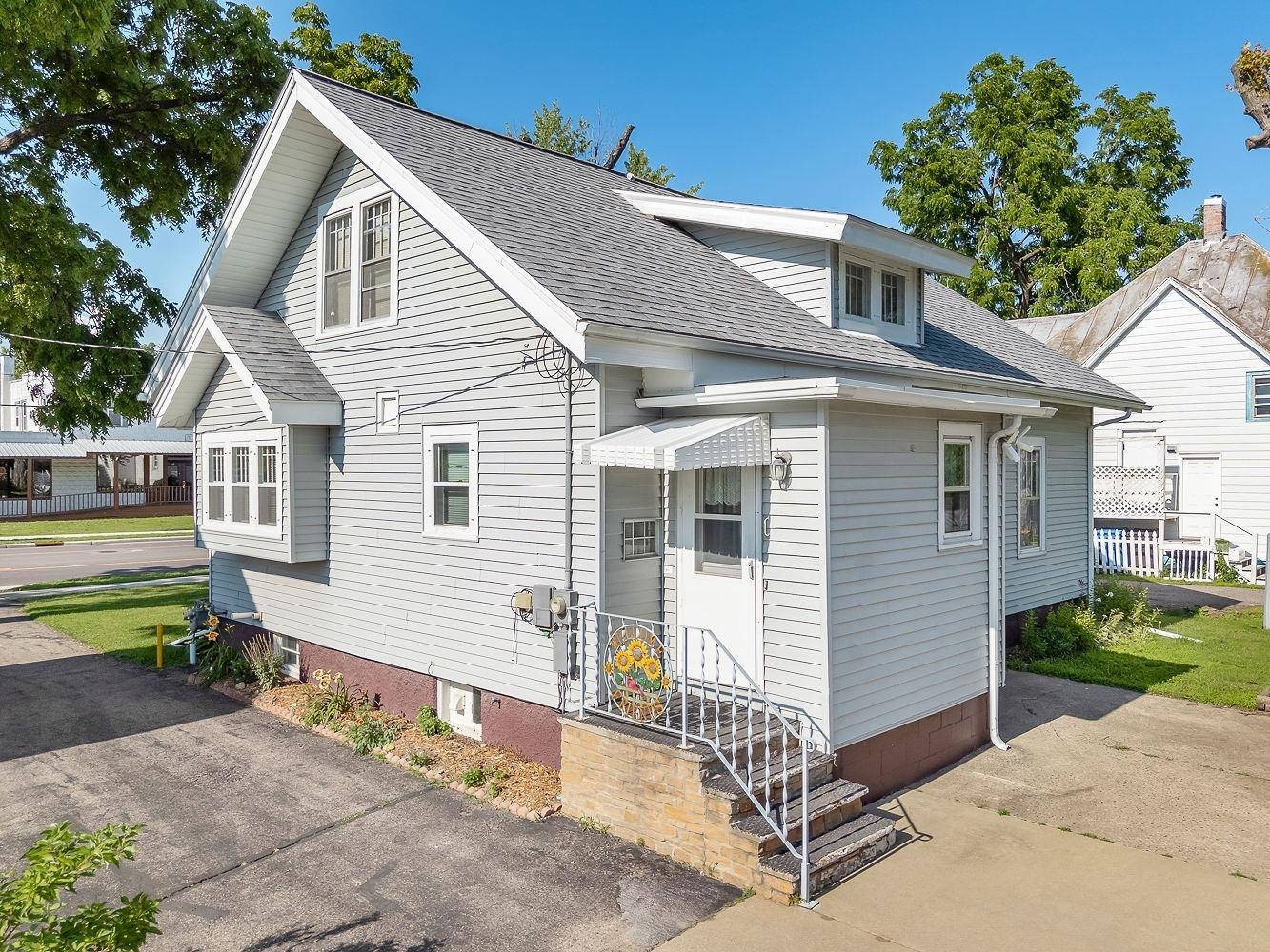 Baraboo, WI 53913,221 Linn Street