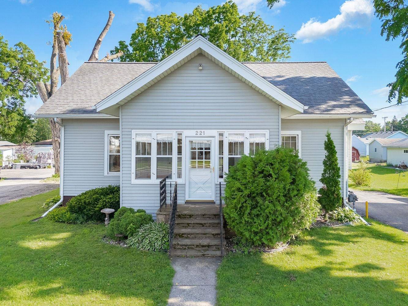 Baraboo, WI 53913,221 Linn Street
