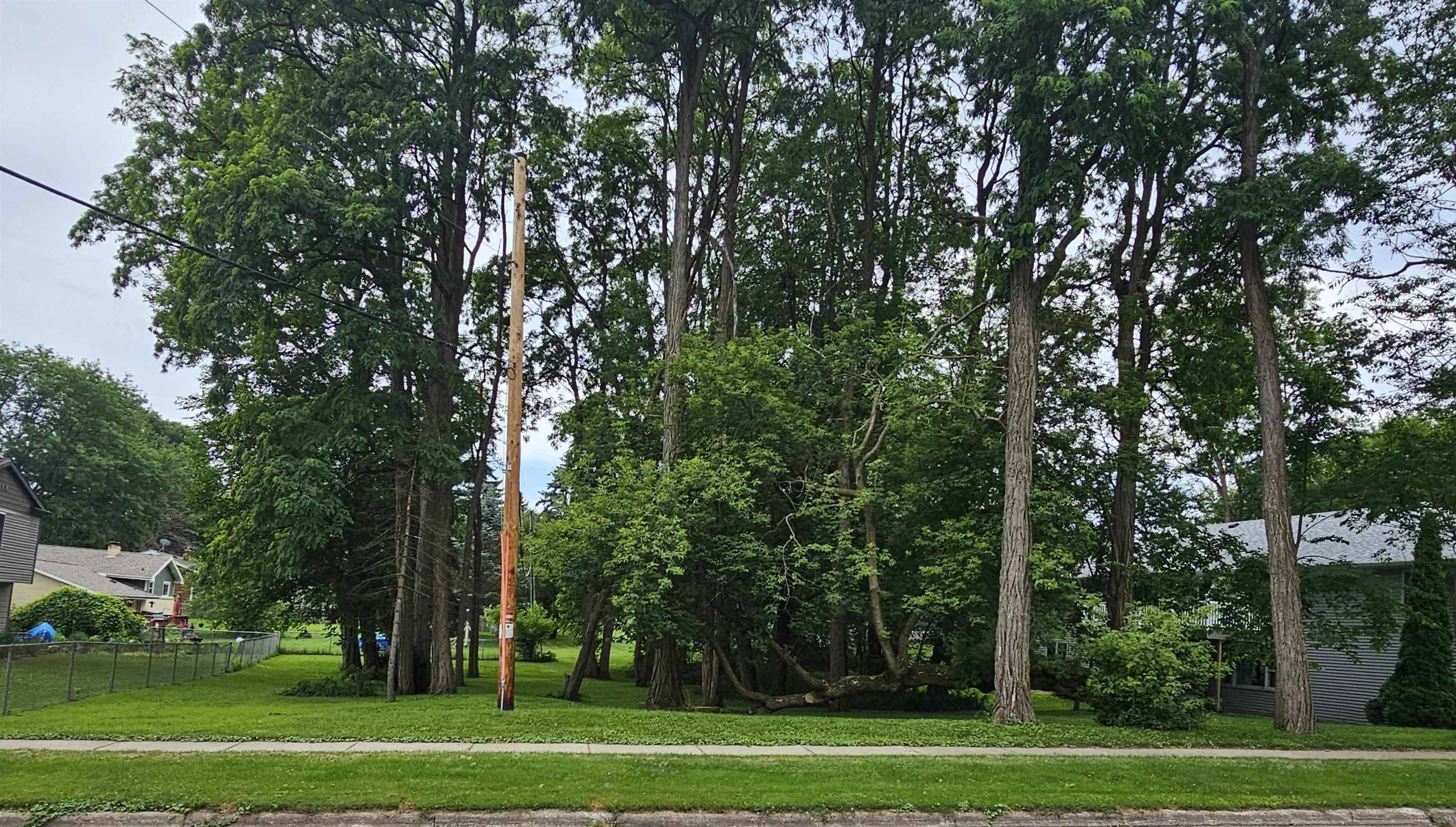 Janesville, WI 53548,2411 W Memorial Drive