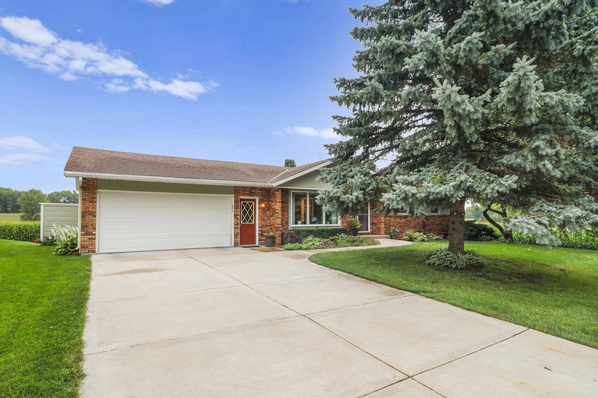 Dodgeville, WI 53533,416 Powell Street